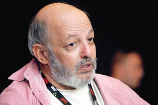 وفاة المخرج السينمائي محمد خان عن 73 عامًا