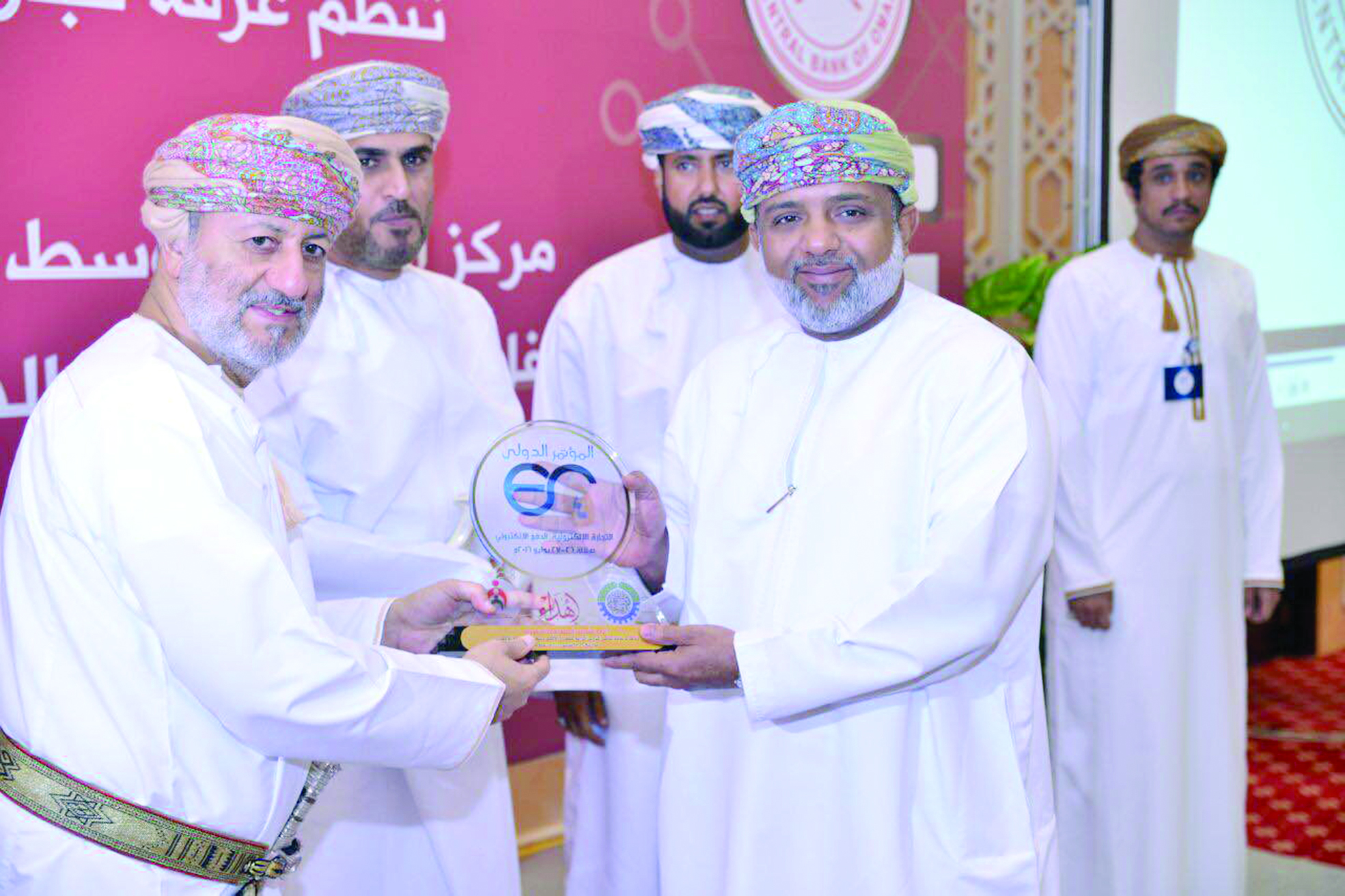 بنك مسقط يشارك في المؤتمر الدولي  للتجارة الإلكترونية بصلالة
