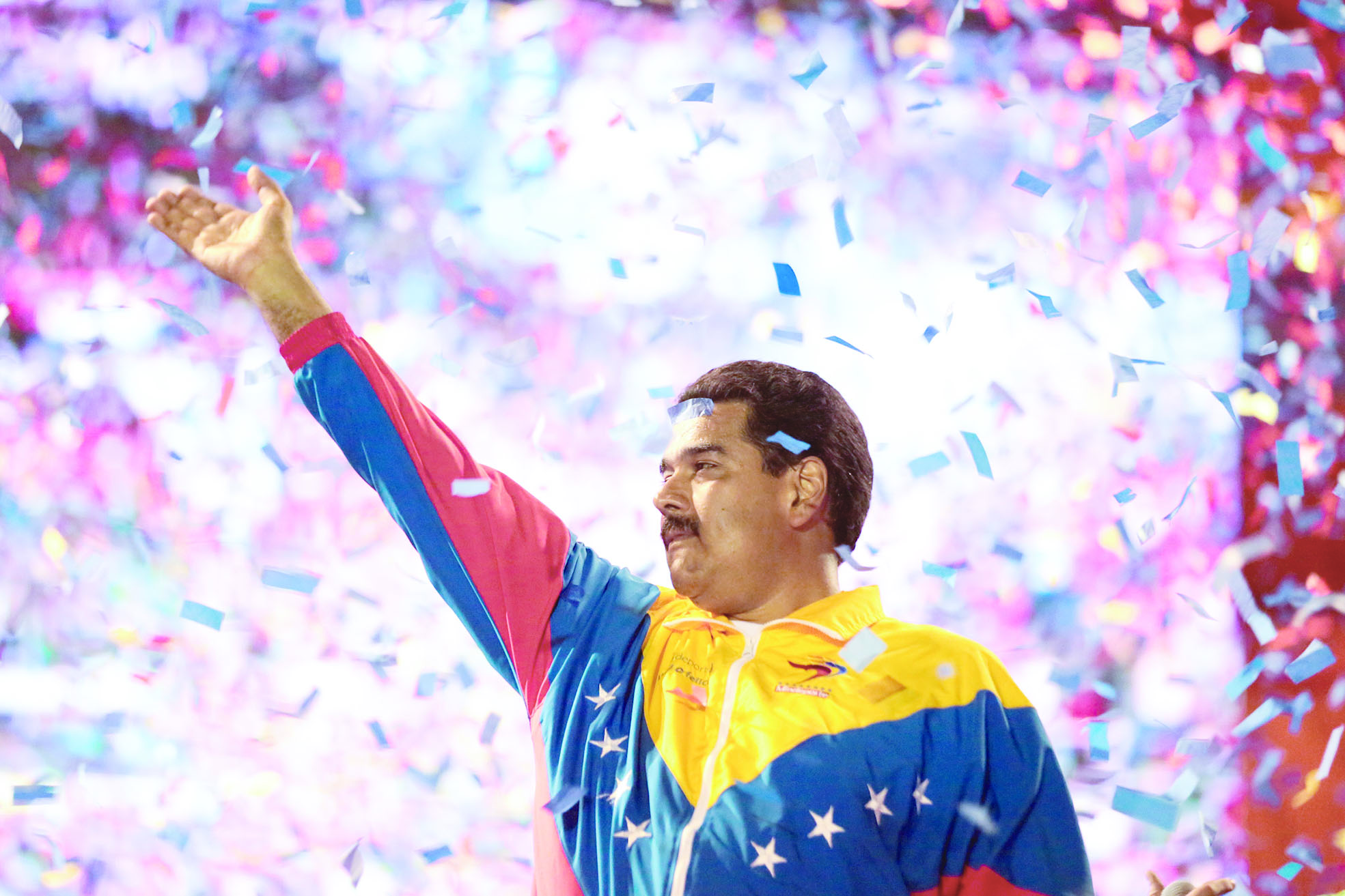 "مادورو" يواجه يوم استفتاء حاسم