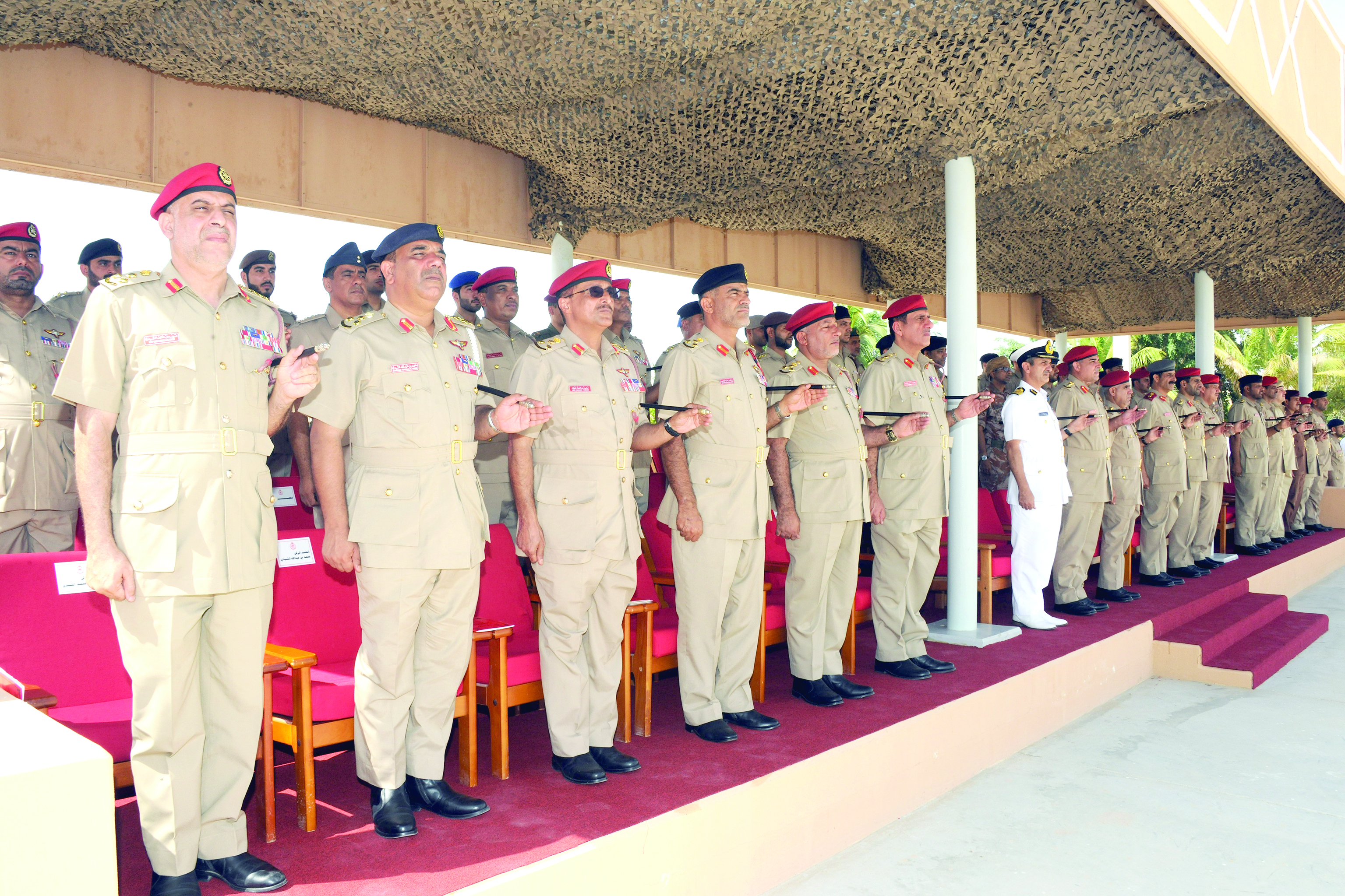 الجيش السلطاني يحتفل بتخريج دورة ضباط الخدمة المحدودة