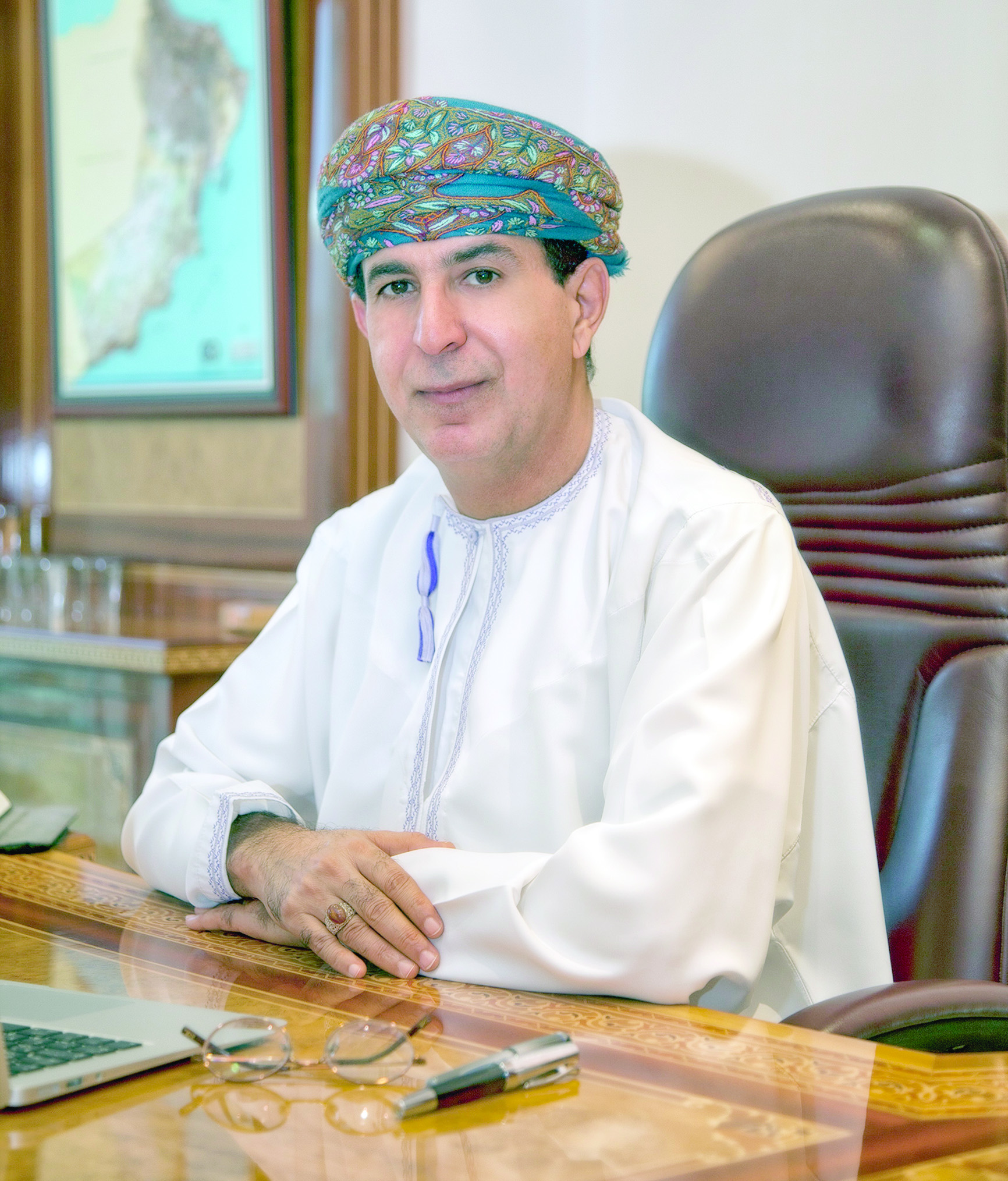 السلطنة تنتج  مصابيح "قليلة التكلفة" و"أعمدة إنارة تعمل بالطاقة الشمسية"