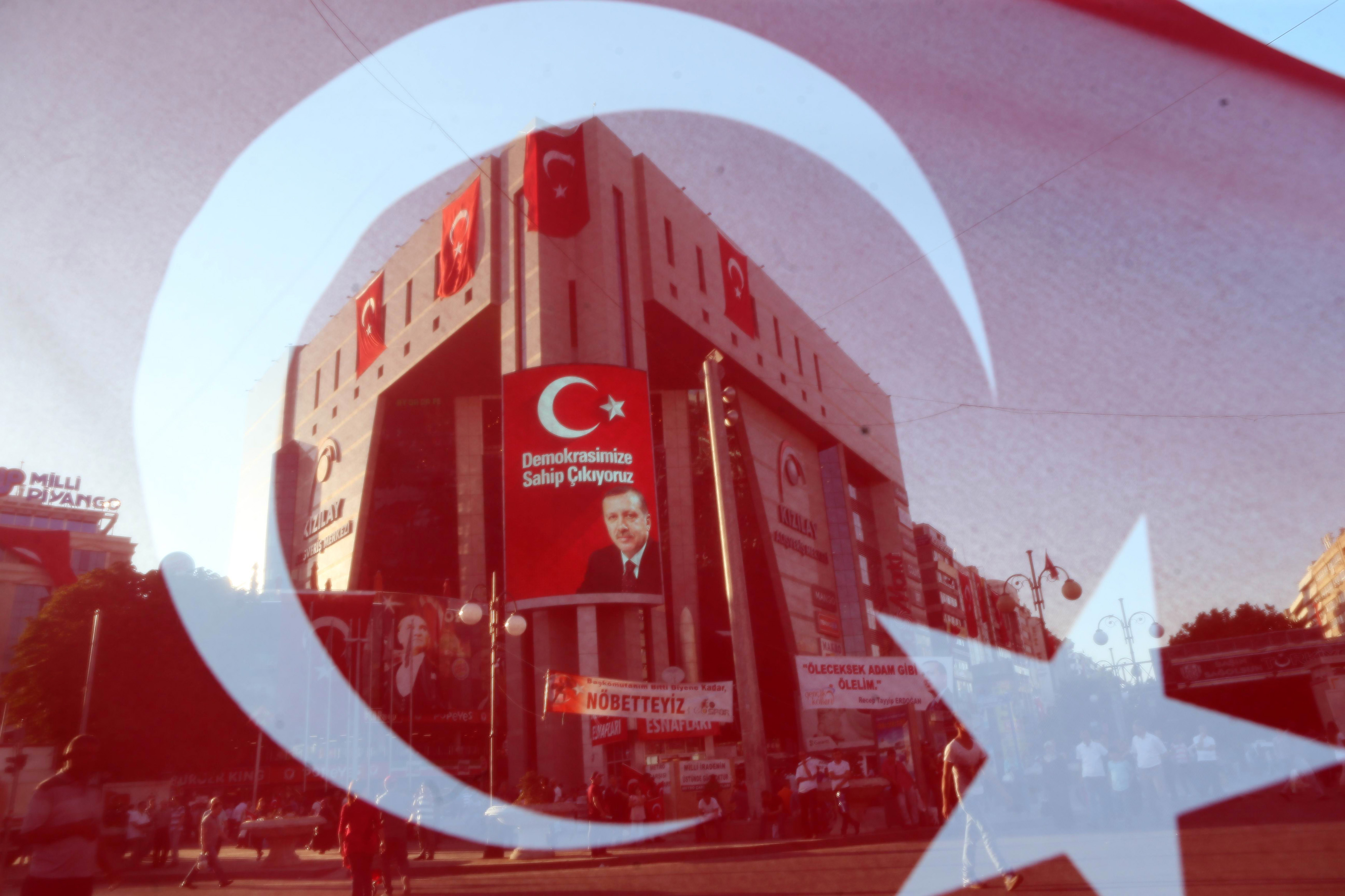 الإعلام الهدف لعملية التطهير في تركيا