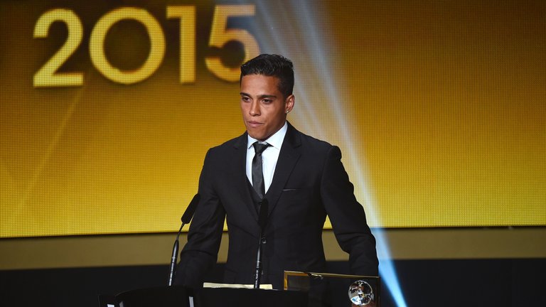 صاحب أجمل هدف في العالم لعام 2015 يعتزل لسبب غريب!
