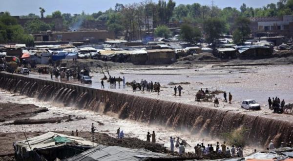 السيول تودي بحياة 28 شخصا شمال باكستان