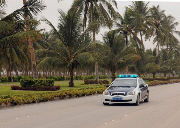 Police confiscate 20 cars modified for drifting in Oman