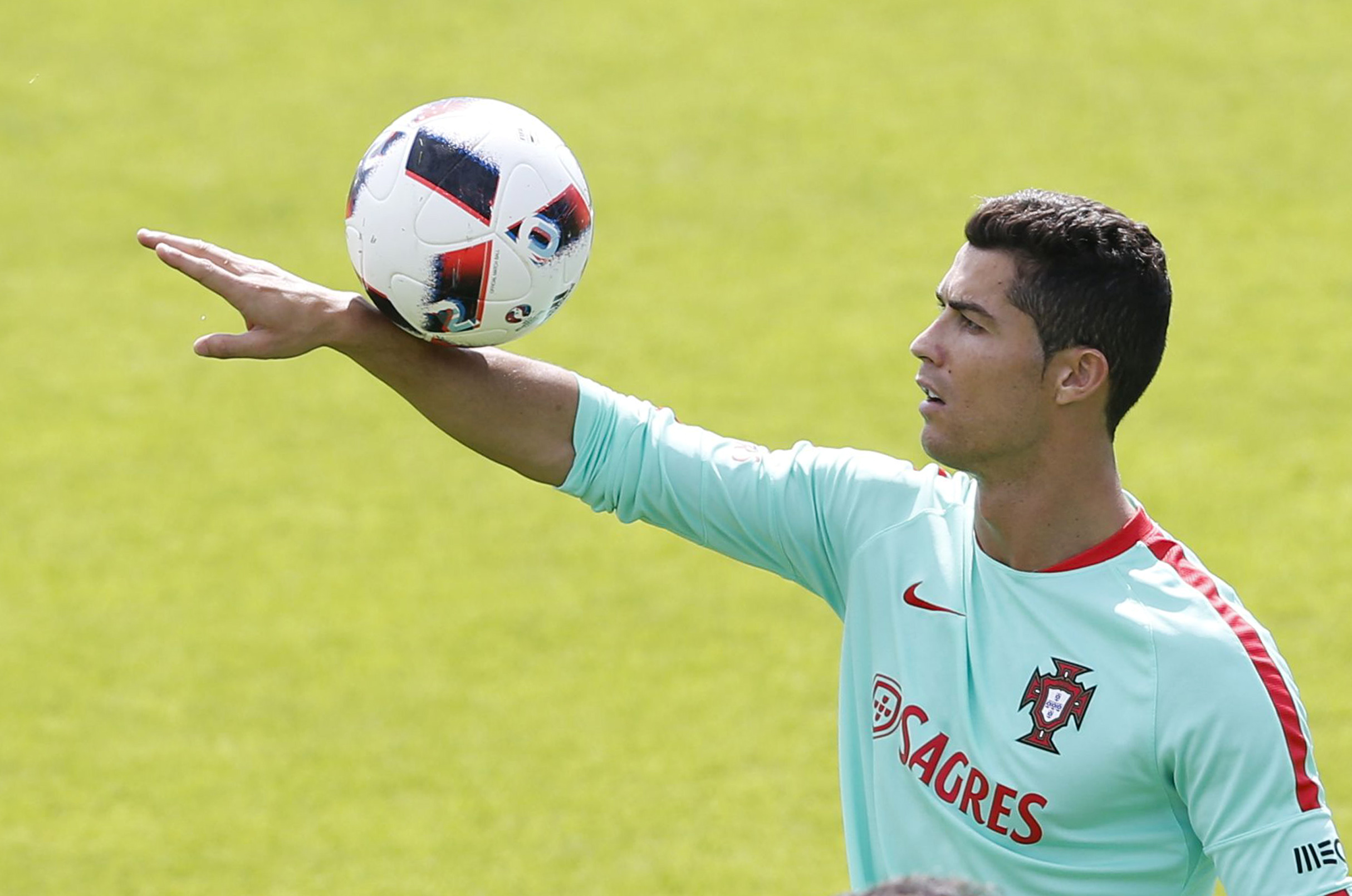 Euro 2016: Preview France count on lucky seven to spoil Ronaldo show