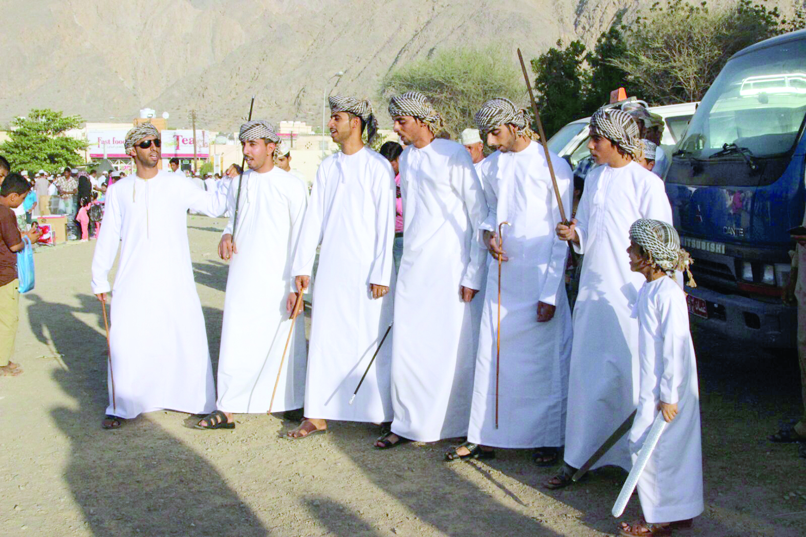 عزوة نخل تزهو بتراث الأجداد