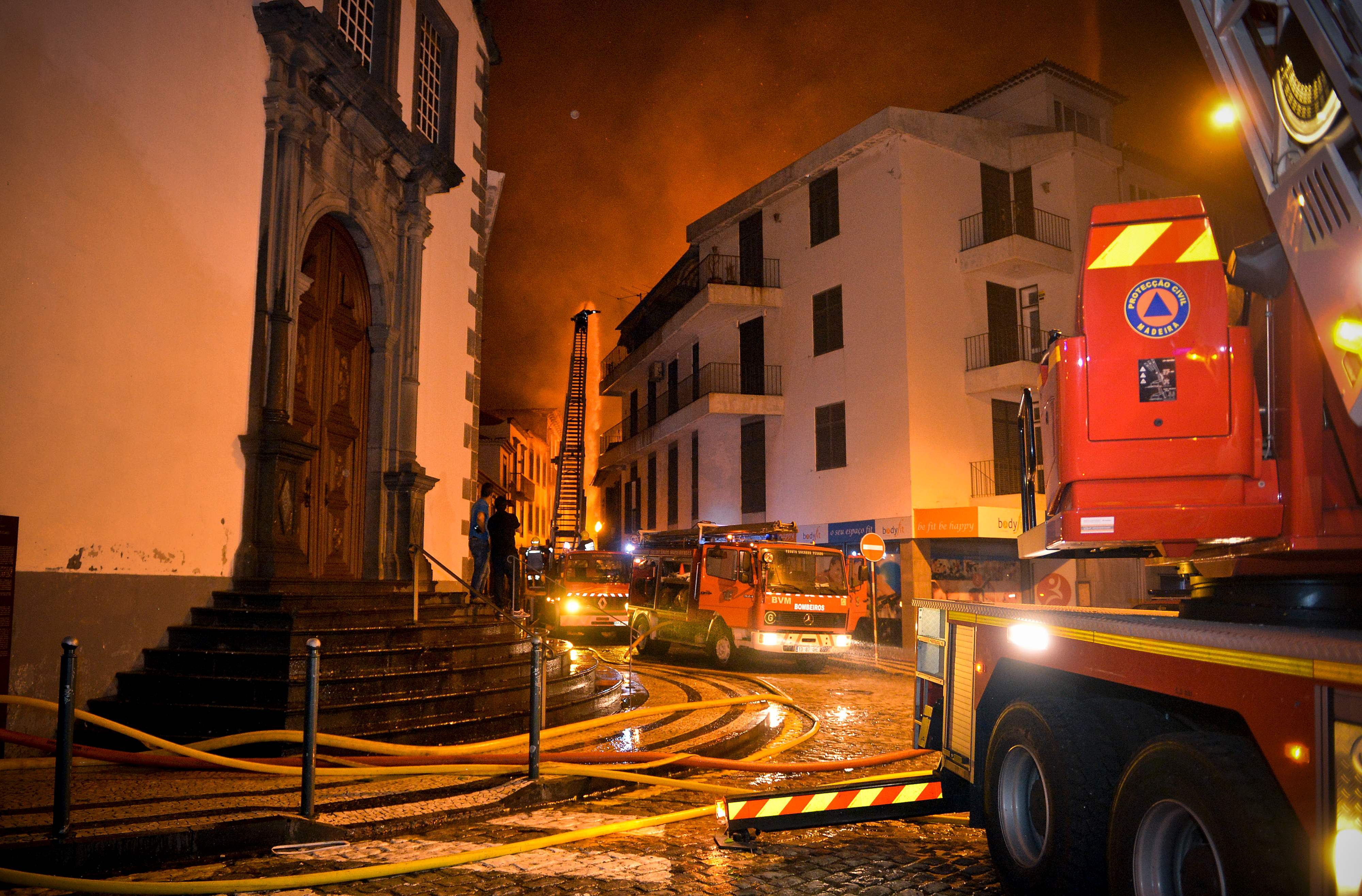 Fires kill 4 people in Portugal, 1,000 evacuated on Madeira island