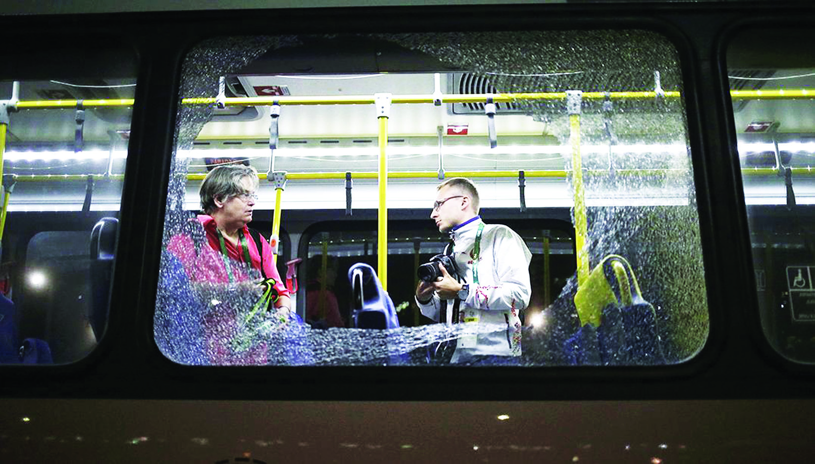 حافلة تقل صحفيين معتمدينفي أولمبياد ريو تتعرض للهجوم
