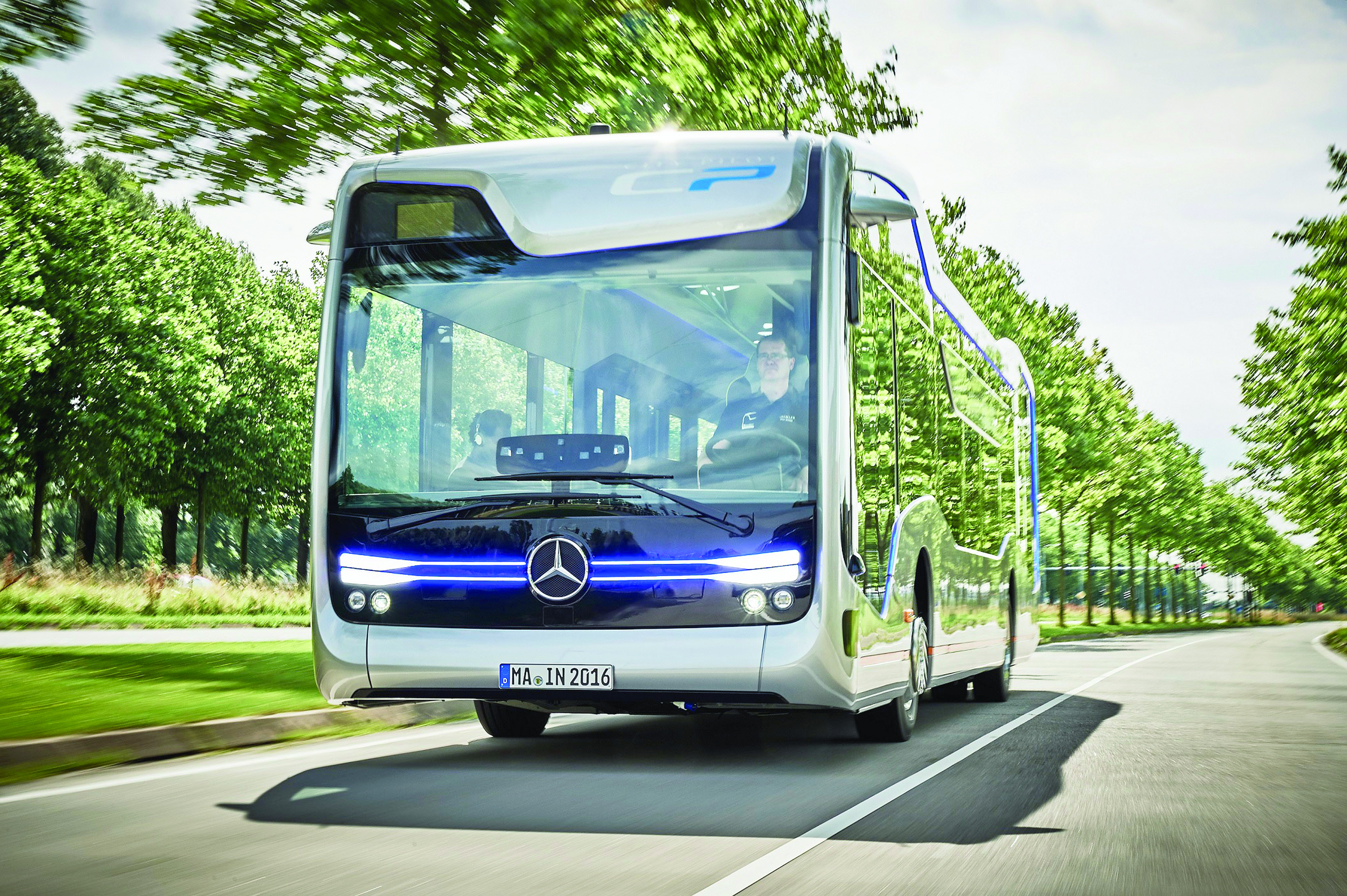 "حافلات دايملر" تقدّم حافلة المستقبل للمدينة بنظام القيادة الذاتية