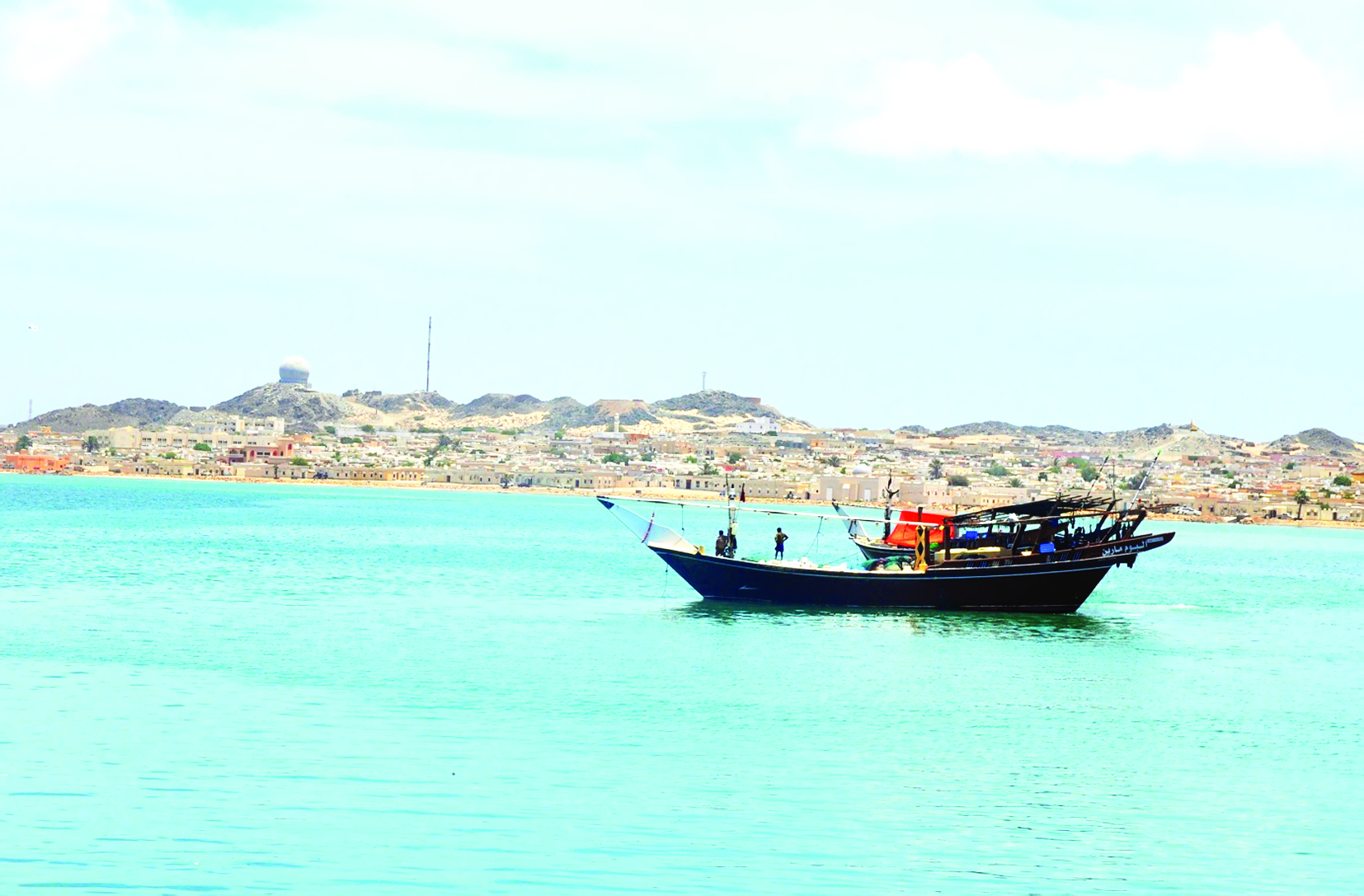 سياحة الرياضات المائية في جزيرة مصيرة .. متعة وتحد