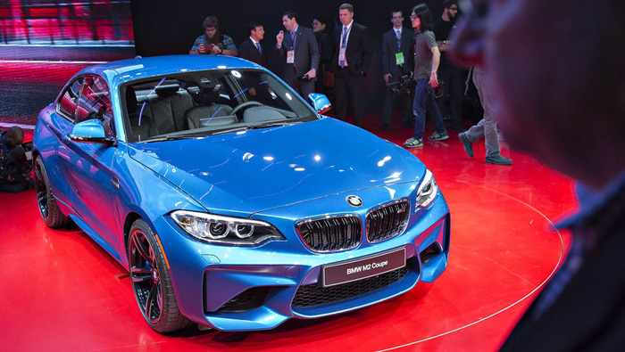 BMW vows to stay atop luxury-car market