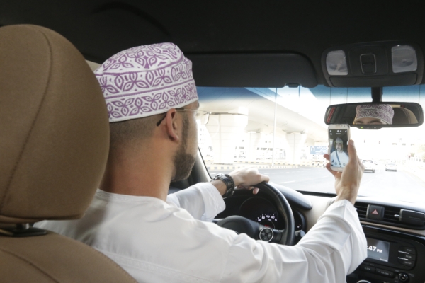 Oman transport: Fresh warnings from ROP against using mobile phone while driving