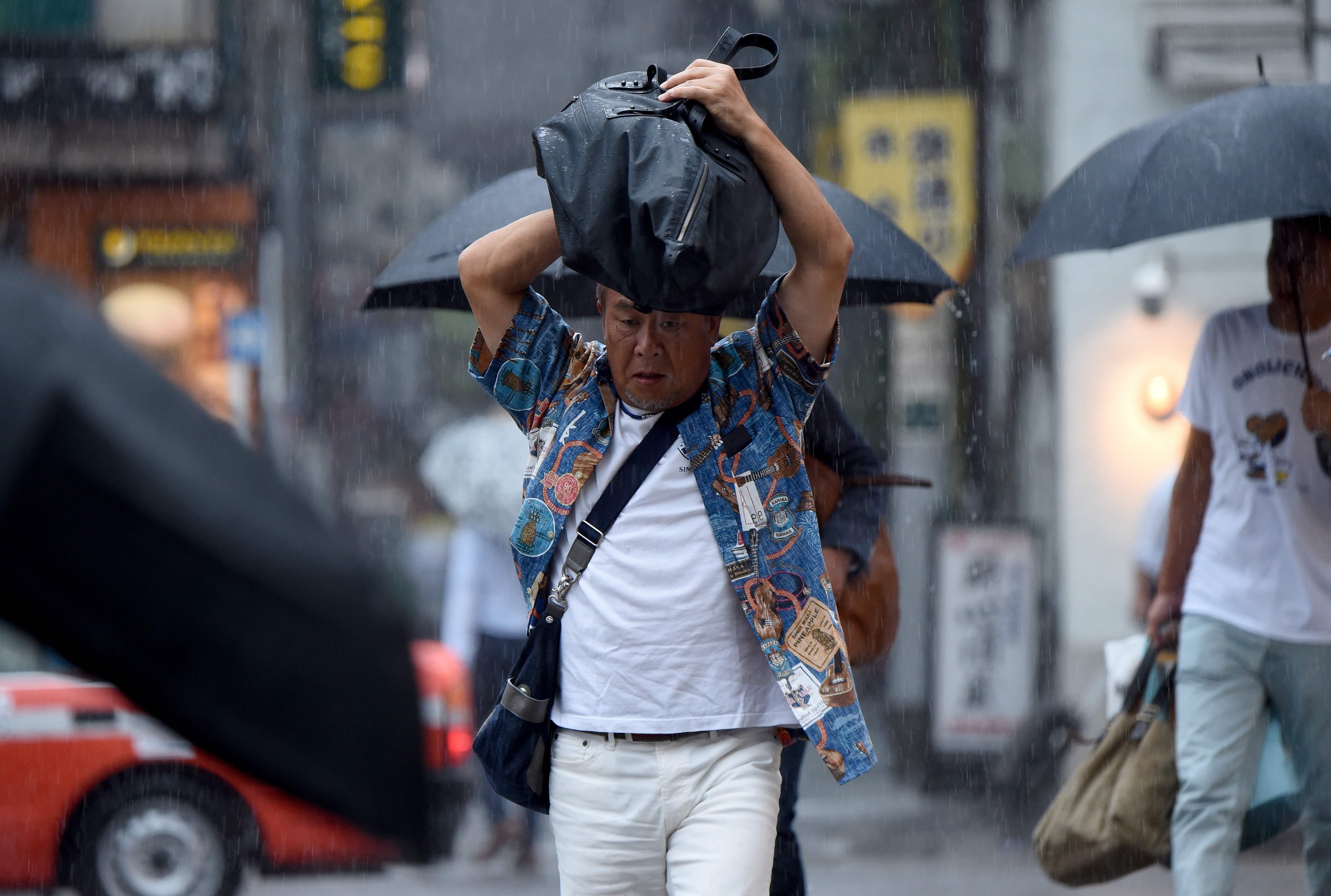 Typhoon Mindulle drenches Tokyo, halts trains and flights