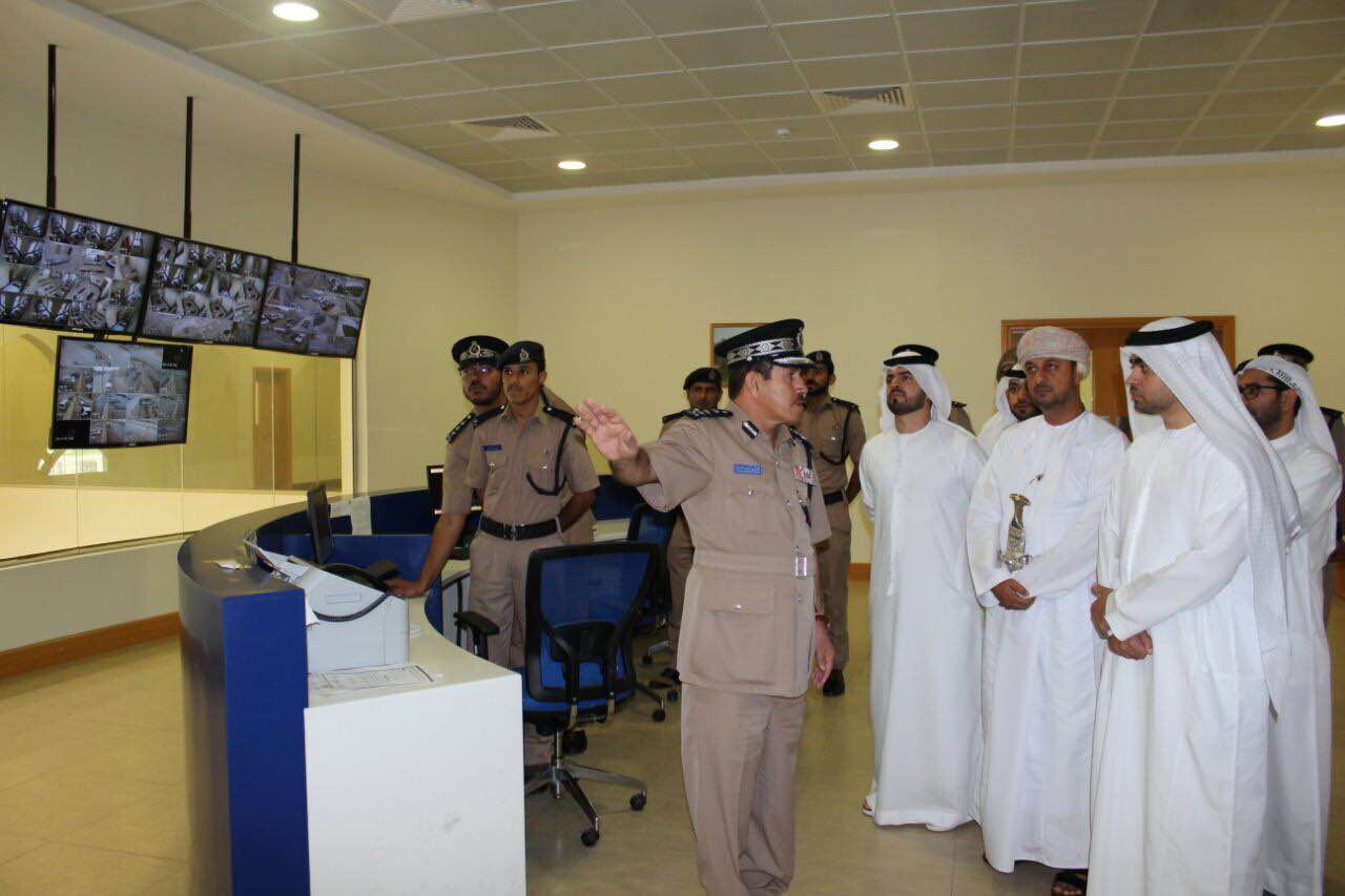 وفد إماراتي يزور قيادة شرطة محافظة ظفار