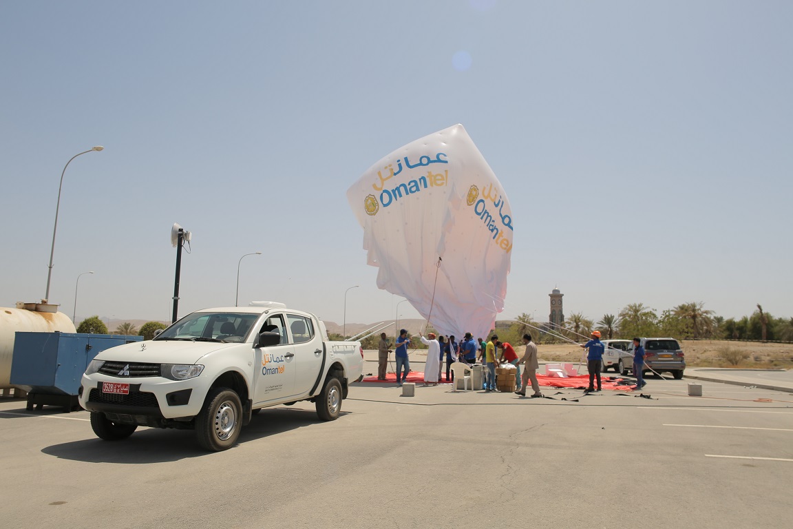 بالتعاون مع عمانتل
انطلاق أول منطاد للاتصالات  في السلطنة
بجامعة السلطان قابوس