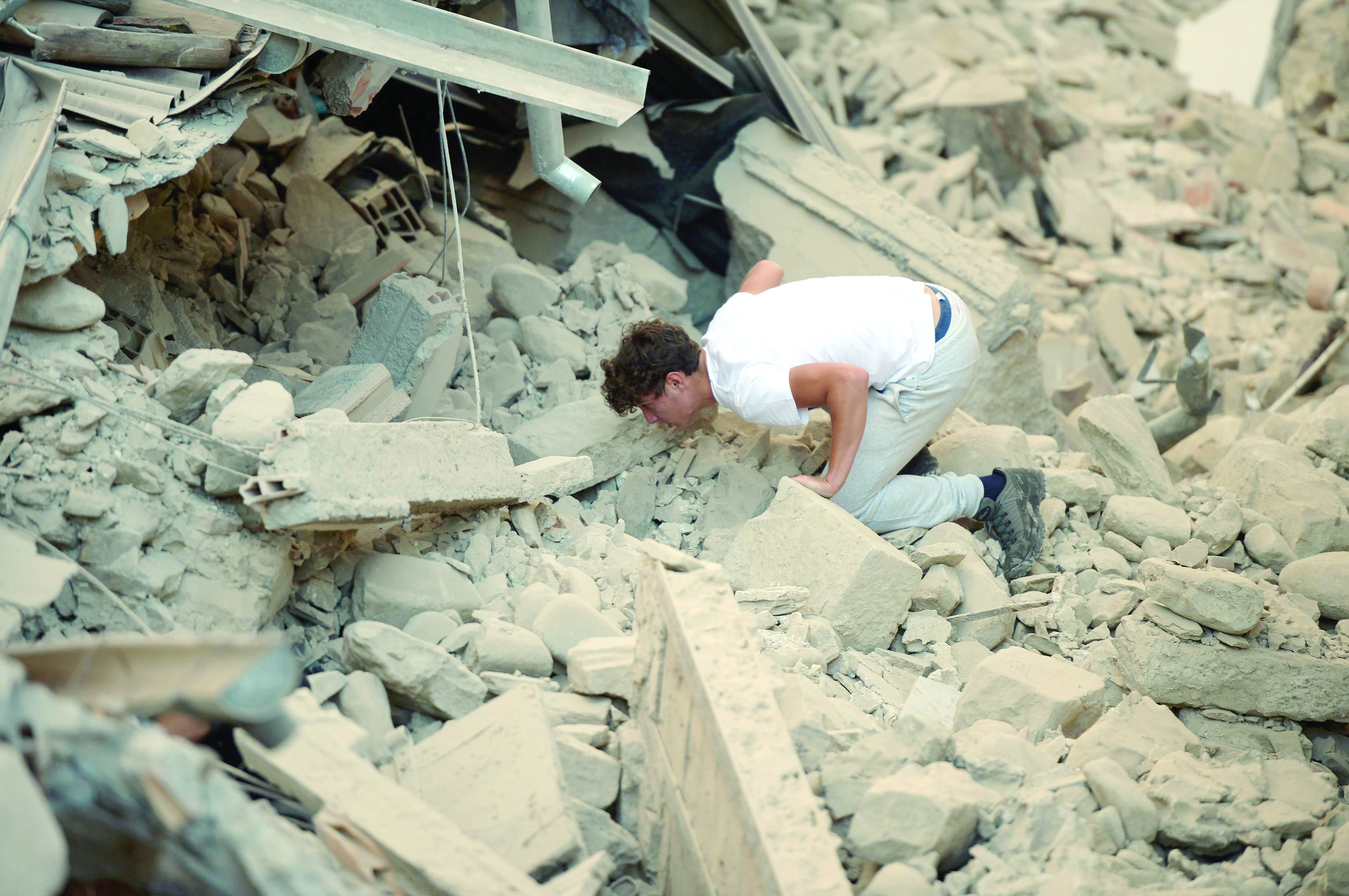 زلزال يطمس معالم بلدة ايطالية