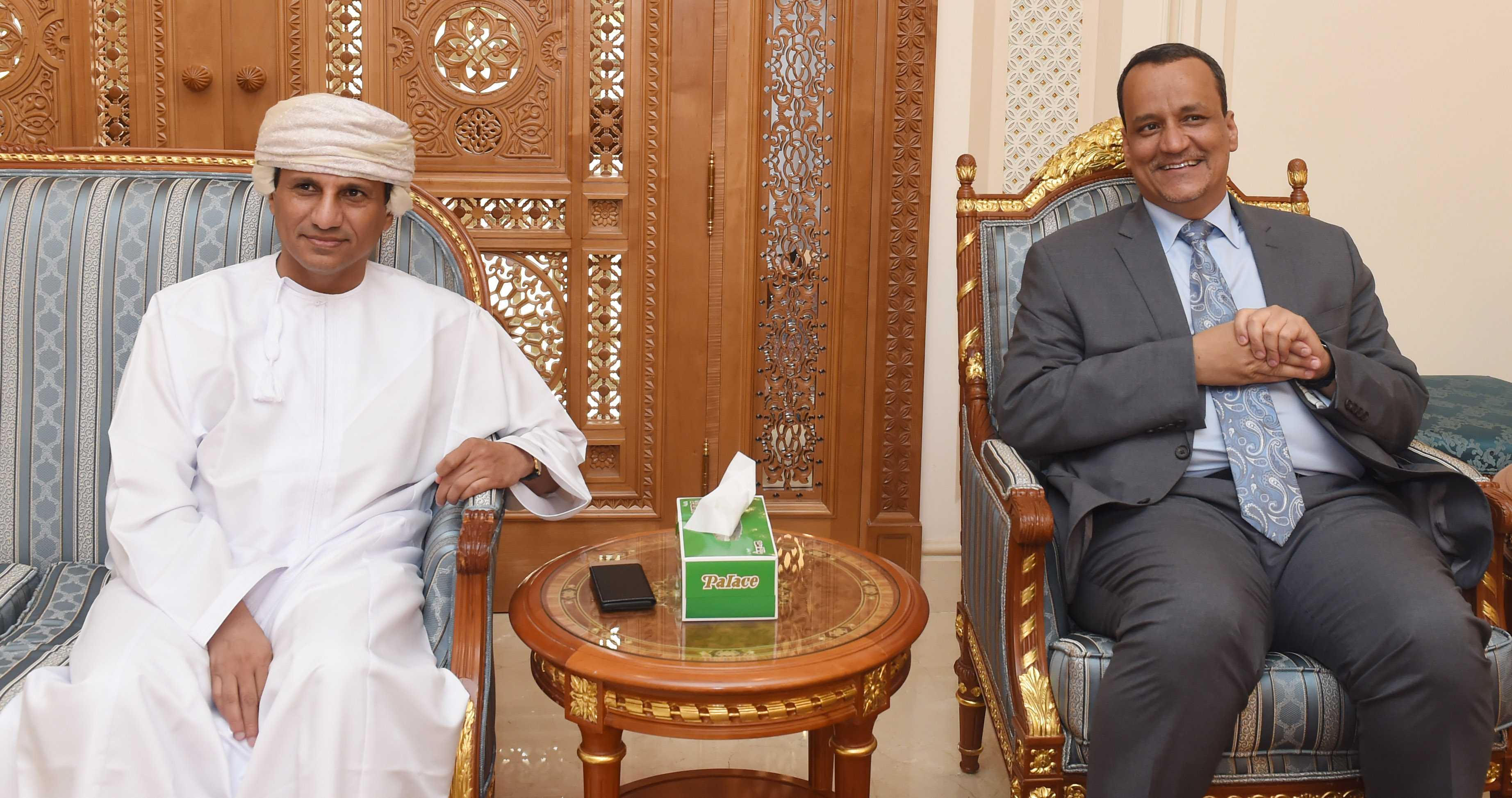 المبعوث الخاص للأمين العام للأمم المتحدة إلى اليمن يشيد بجهود السلطنة لتسوية النزاع في اليمن