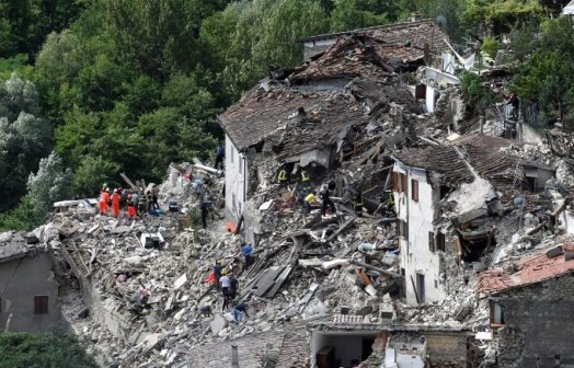 ارتفاع ضحايا زلزال إيطاليا إلى 247 قتيلا