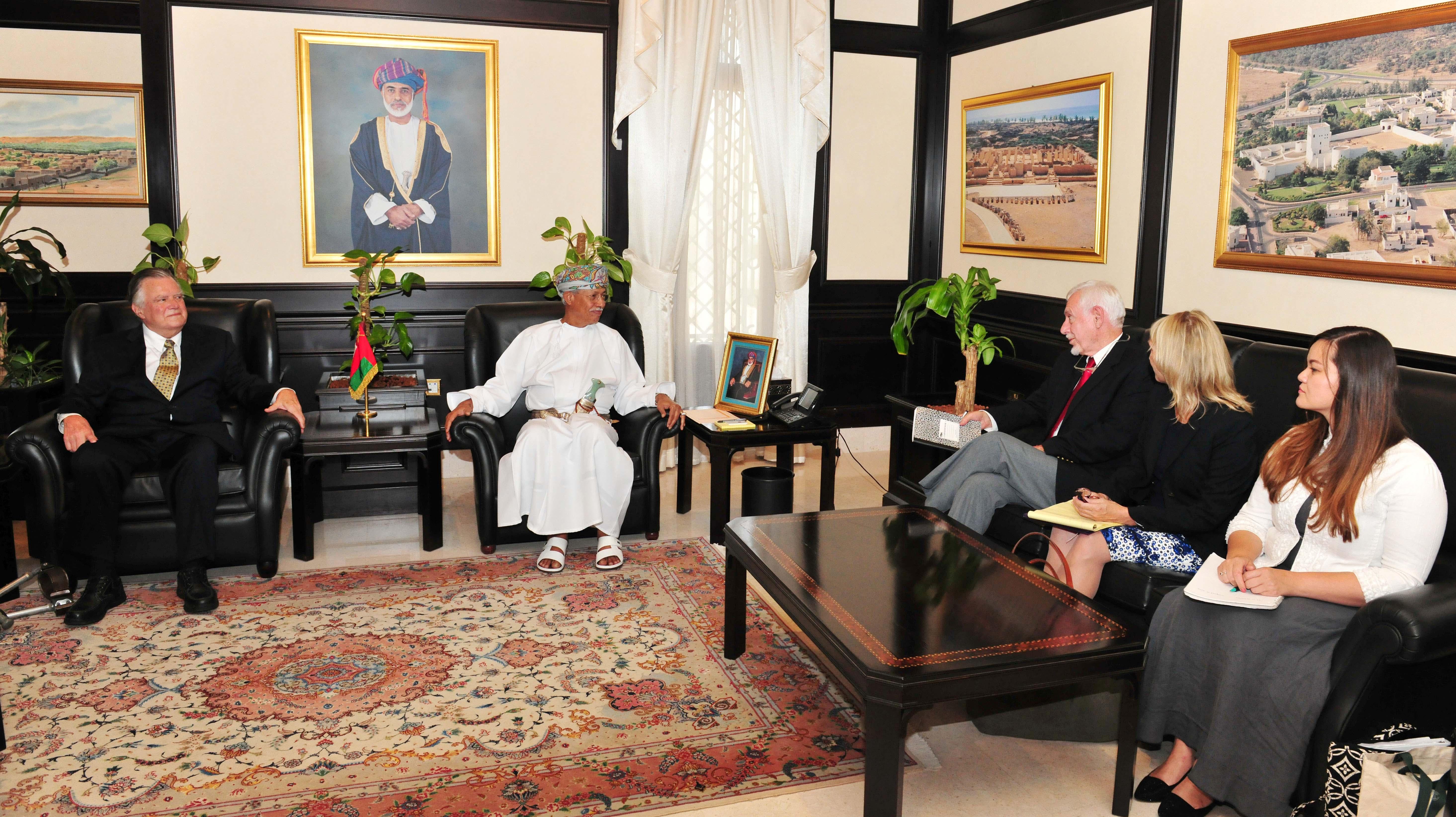 US delegation discusses ties with Oman