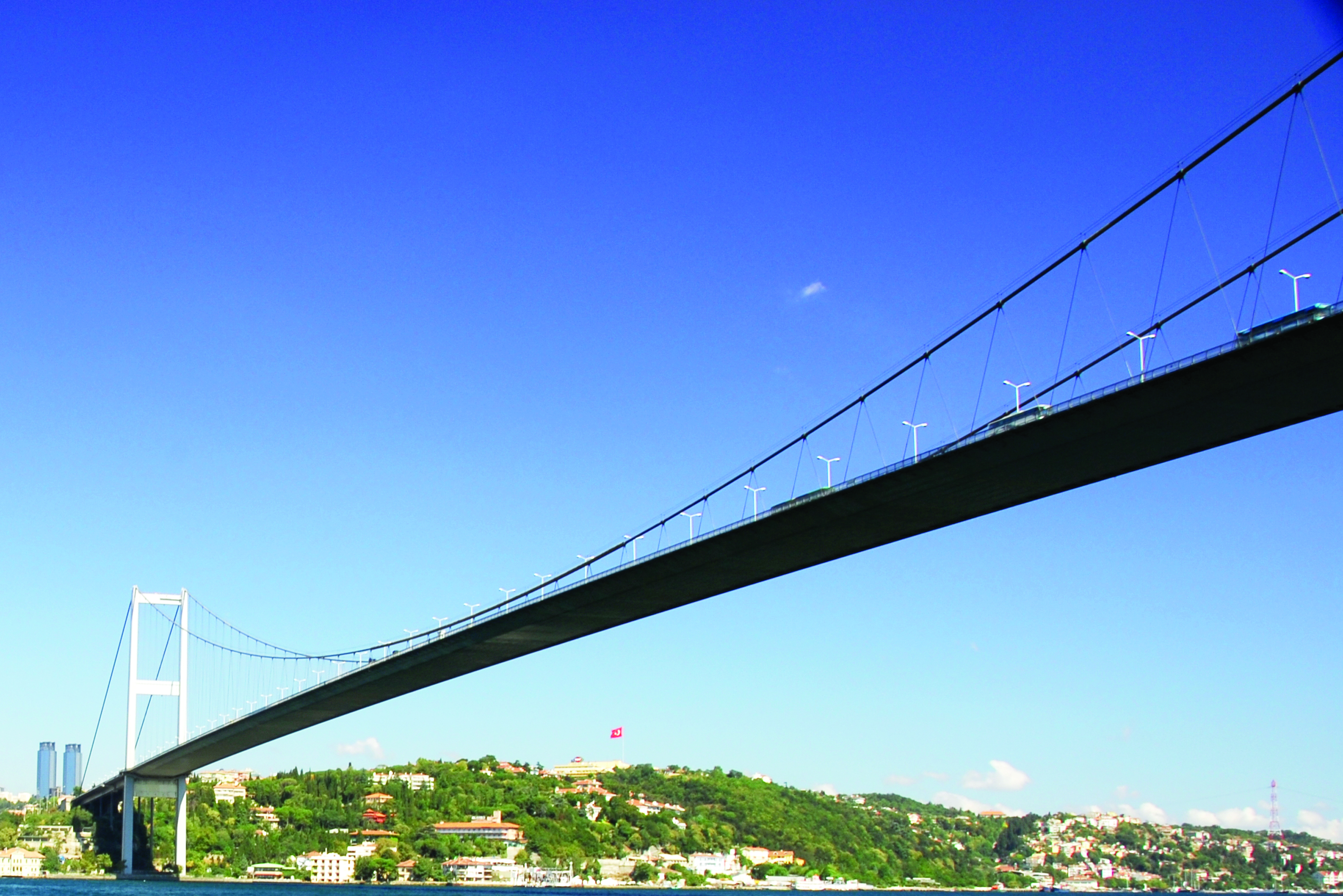 جسر تركي يستحضر الآلام تاريخية