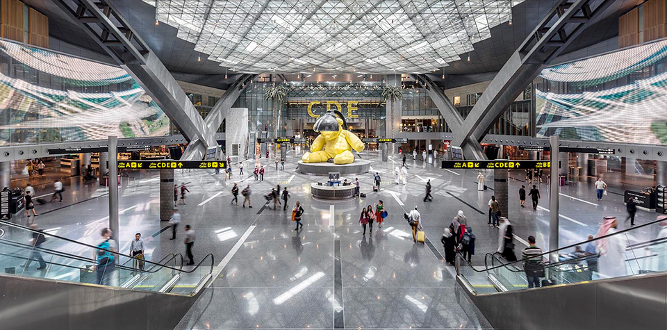 مطار الدوحة يفرض رسماً على المسافرين المغادرين