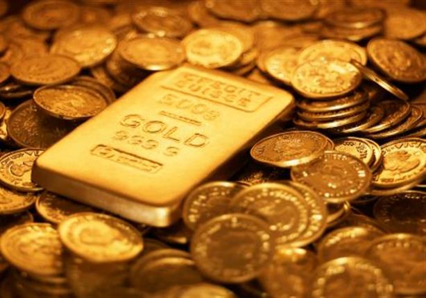 الذهب يحافظ على مكاسبه مع هبوط الأسهم وتضاؤل فرص رفع الفائدة الأمريكية