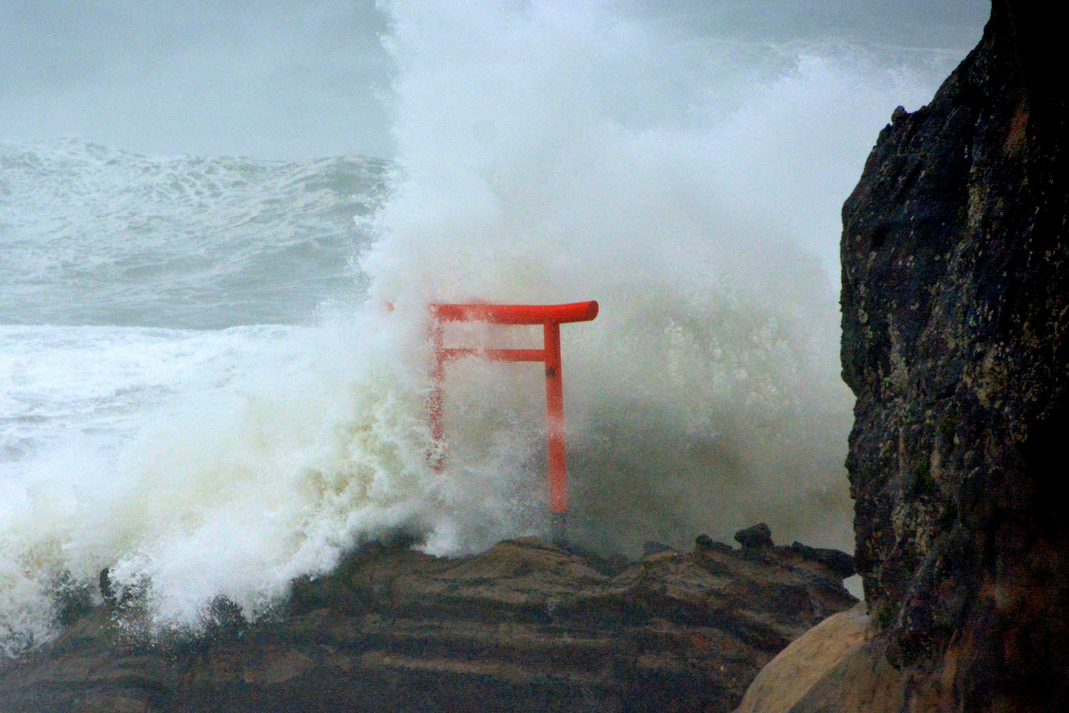 Typhoon Lionrock nears Japan's tsunami-hit northeast, grounds flights