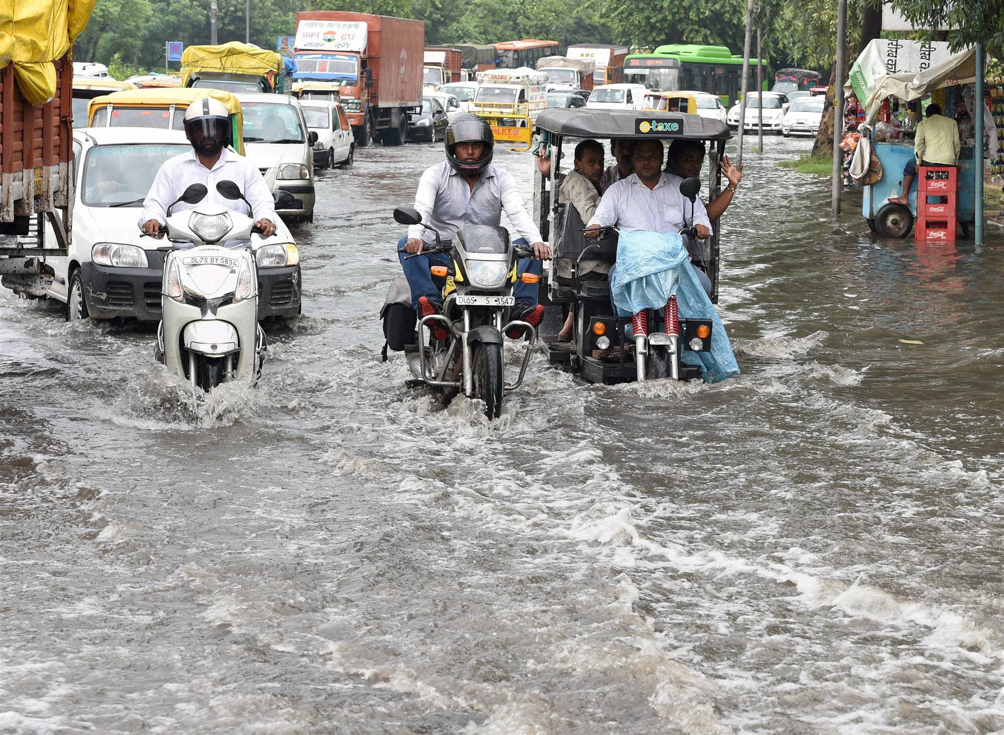 Heavy rains disrupts normal life in Delhi, 7 dead in Hyderabad