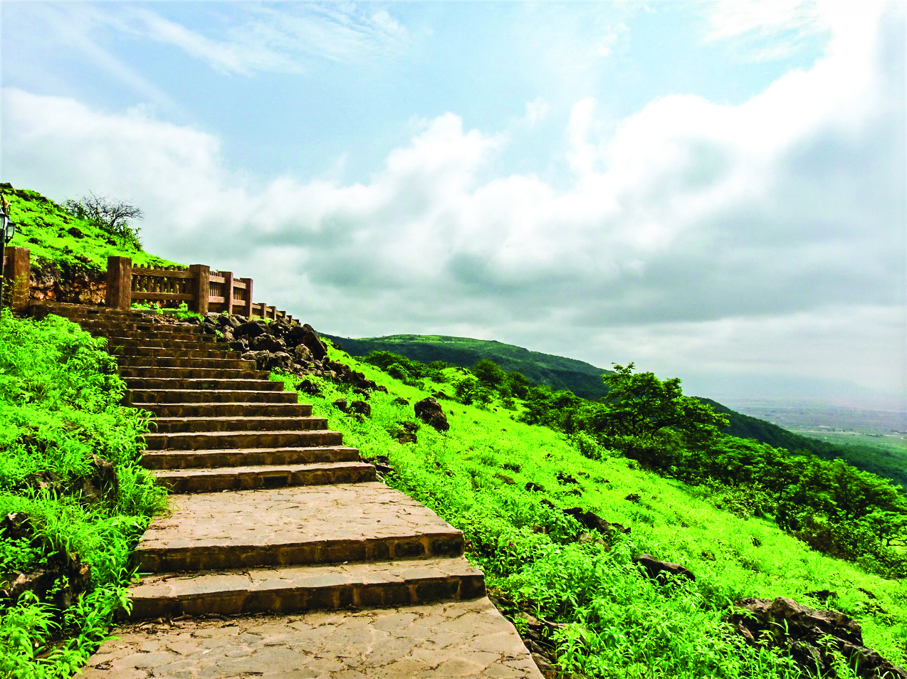 Salalah's Best Scenic Routes for Long Drives