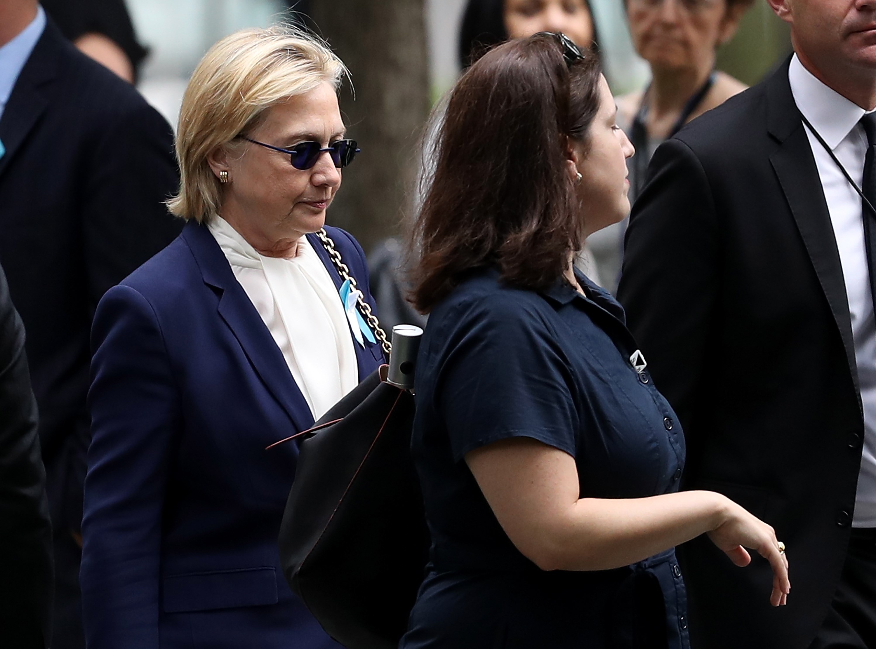 Clinton's bout of pneumonia raises worries for Democrats