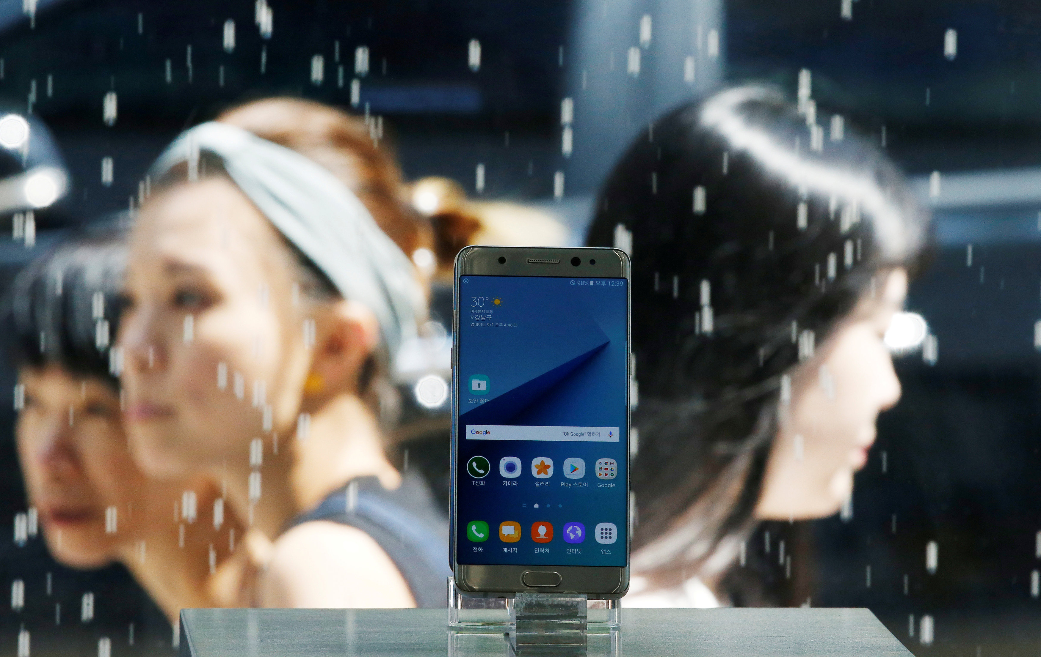 Samsung slumps by $22 billion as Note 7 safety warnings pile up