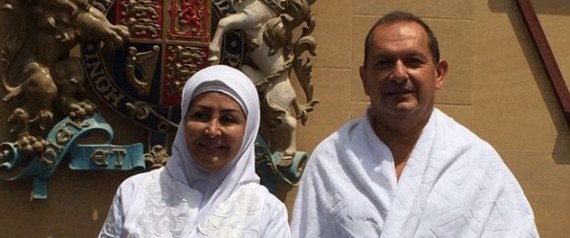 السفير البريطاني في السعودية يؤدي مناسك الحج