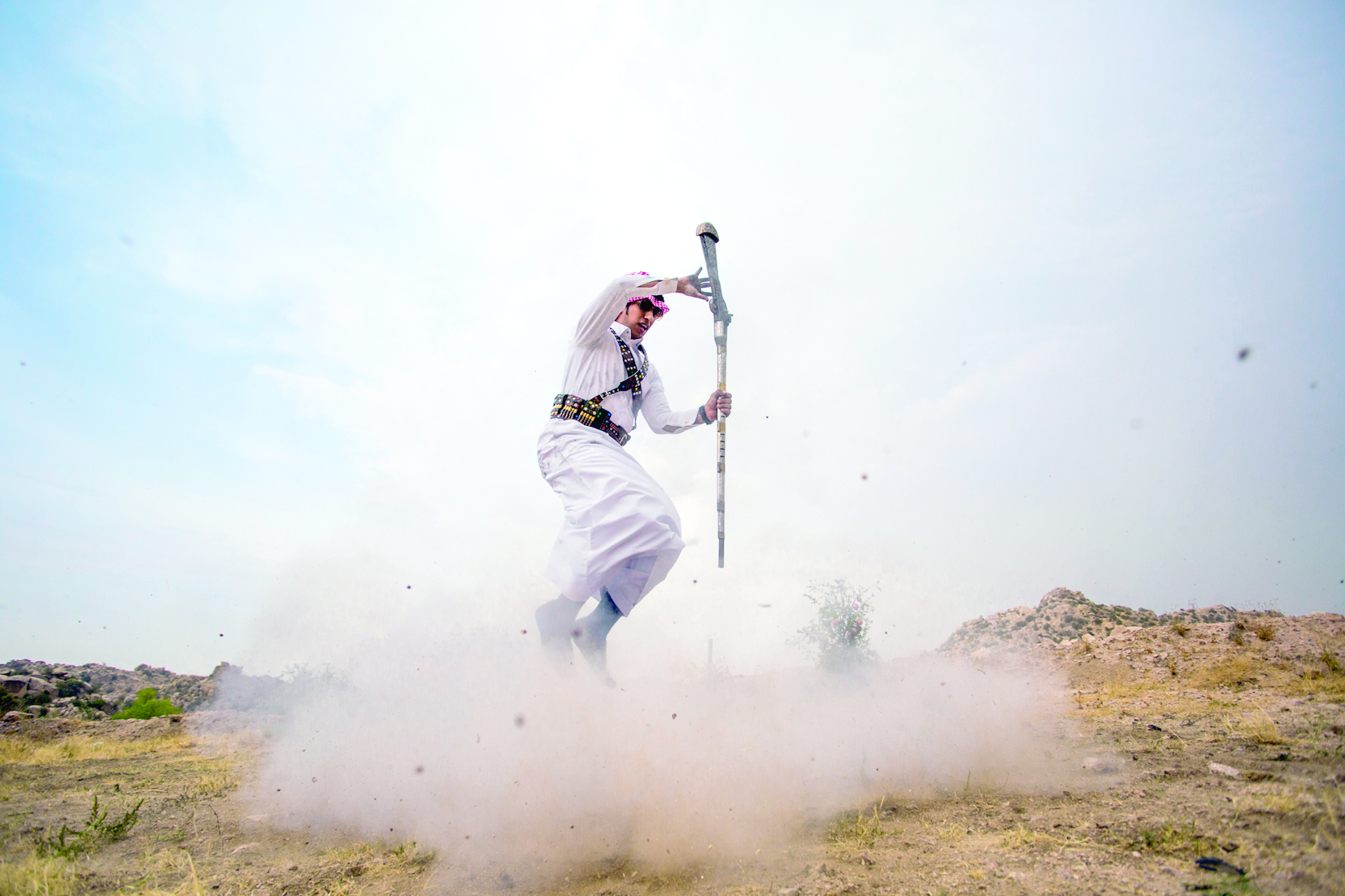 مصور عماني يوثق لفن "التعشير" بعدسته