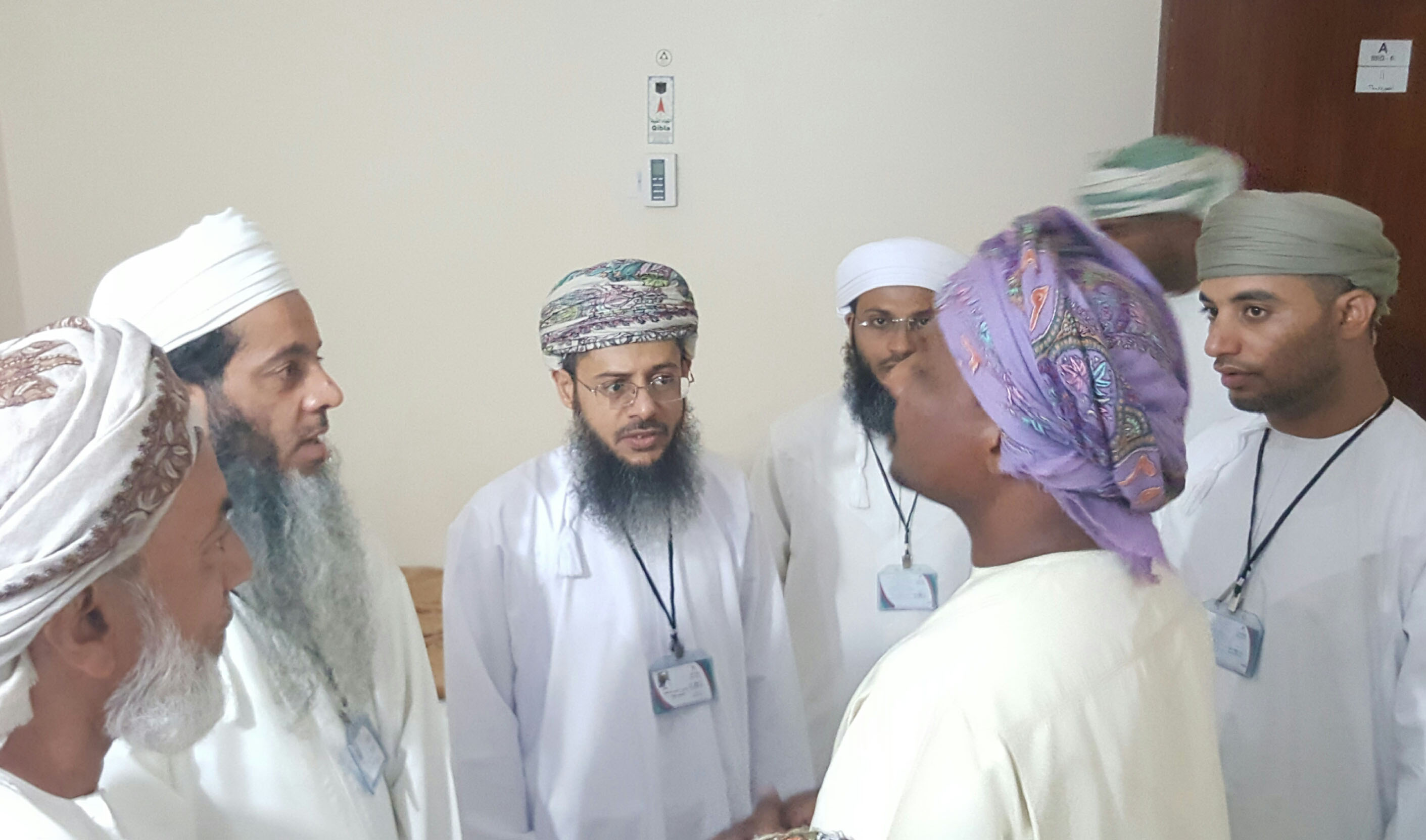 نائب رئيس بعثة الحج العمانية يلتقي بأصحاب الحملات والحجاج في المدينة المنورة