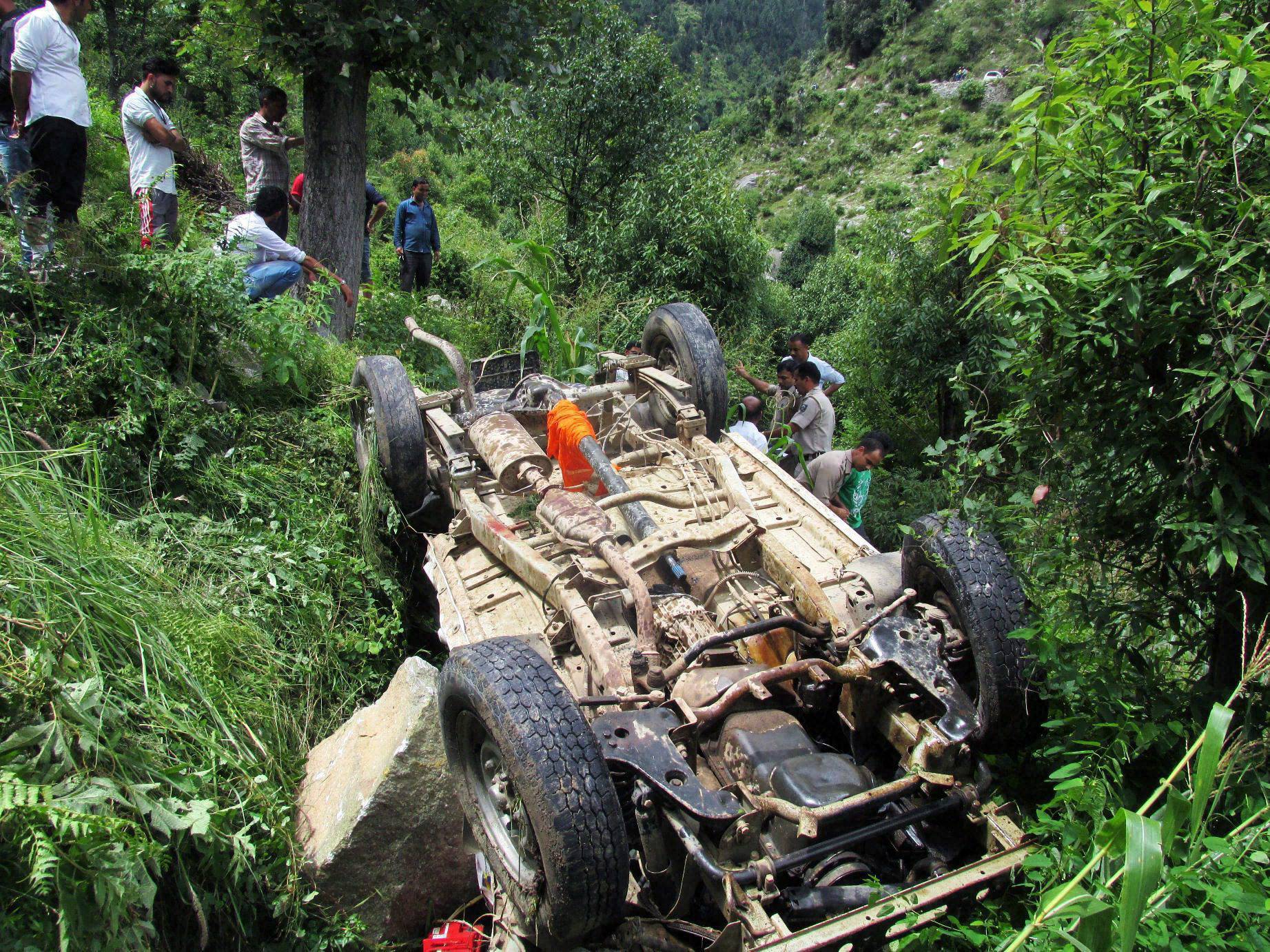 10 killed, 9 injured in separate road accidents in Himachal