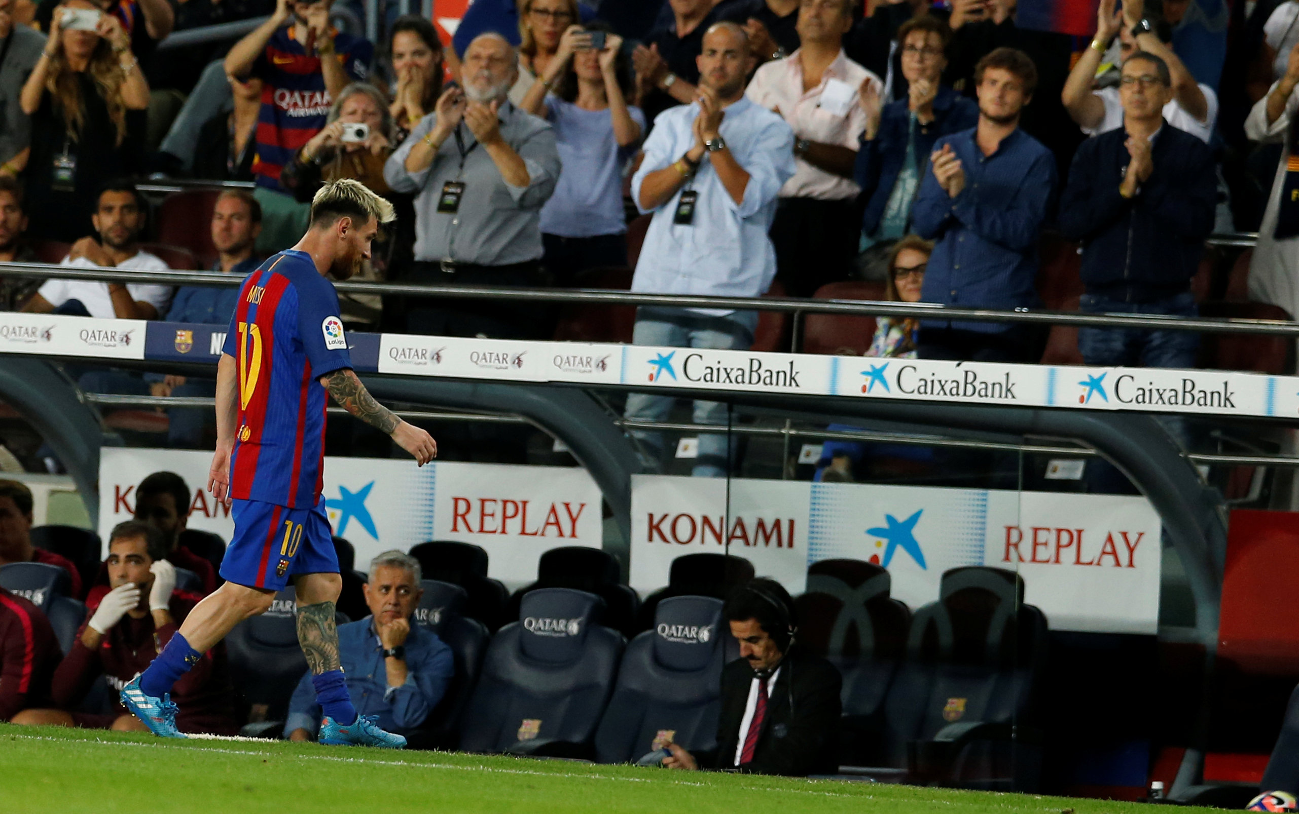 Messi goes off injured as Barca held by Atletico