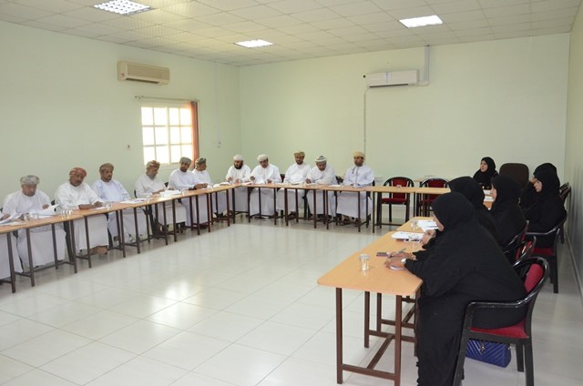 تعليمية البريمي تناقش تحسين المستوى التحصيلي بالمدارس