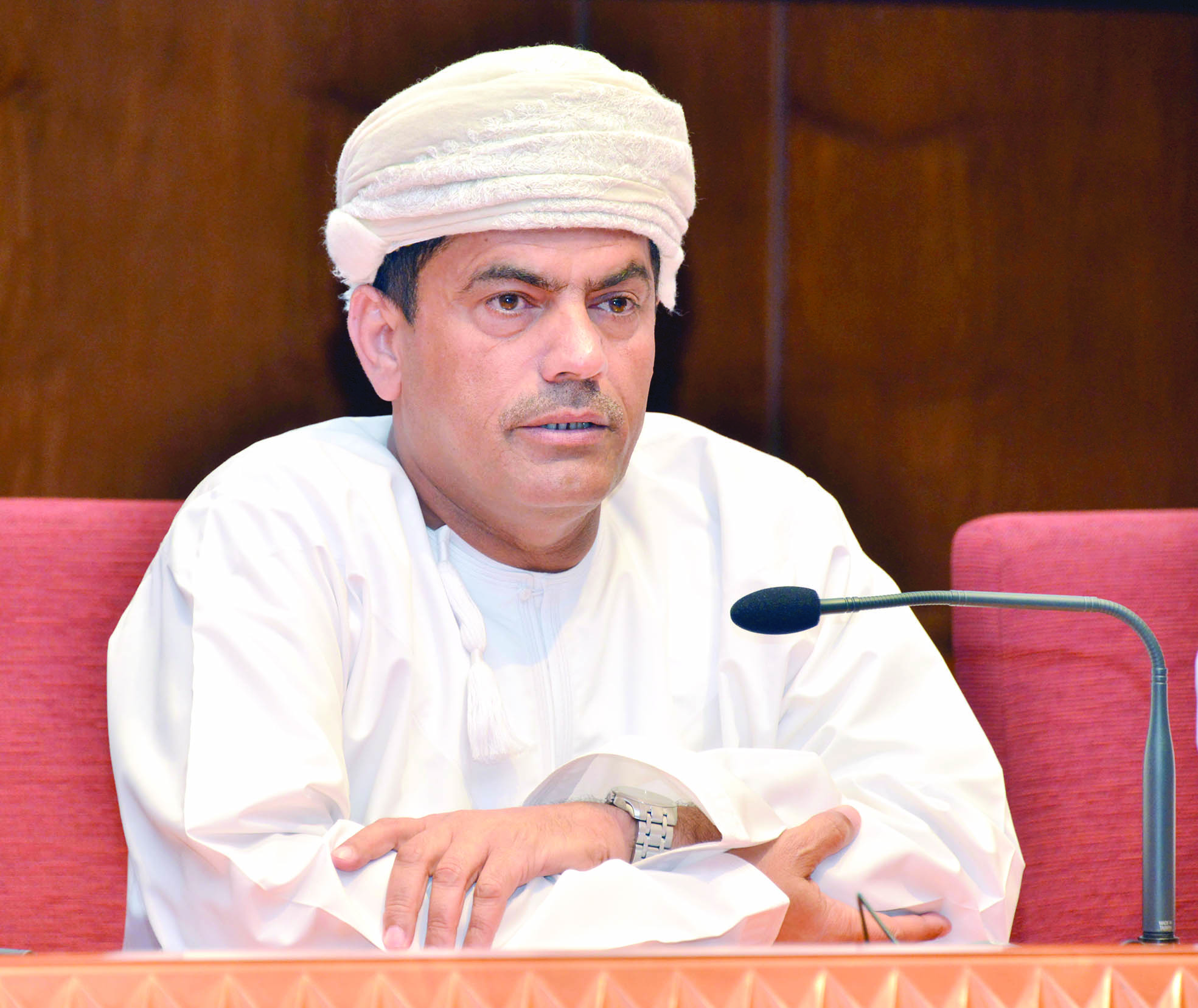 (مادة مقترحة لمانشيت عدد الاحد ..يرجى عدم بث الموضوع الى حين الإشعار)رئيس اللجنة الصحية والبيئية بمجلس الشورى:ضرورة تفعيل قوانين السلامة المهنية في القطاع الخاص