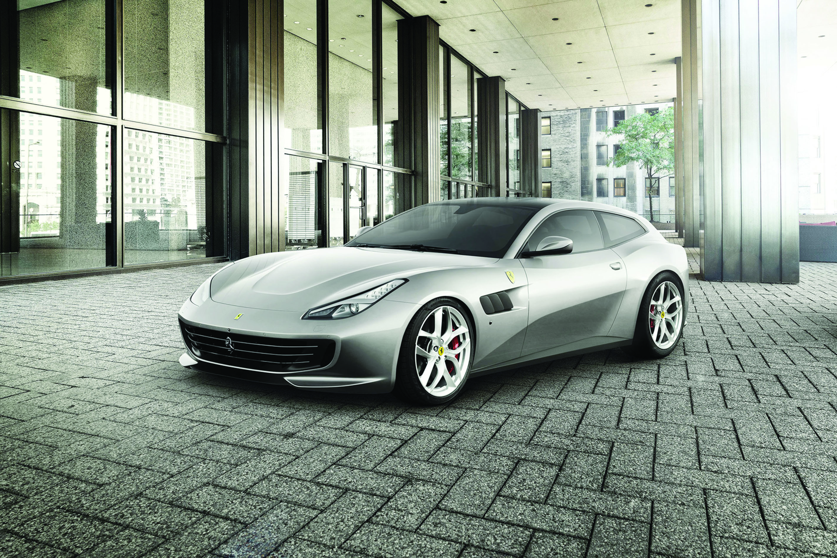 فيراري تكشف عن سيارة GTC4Lusso T