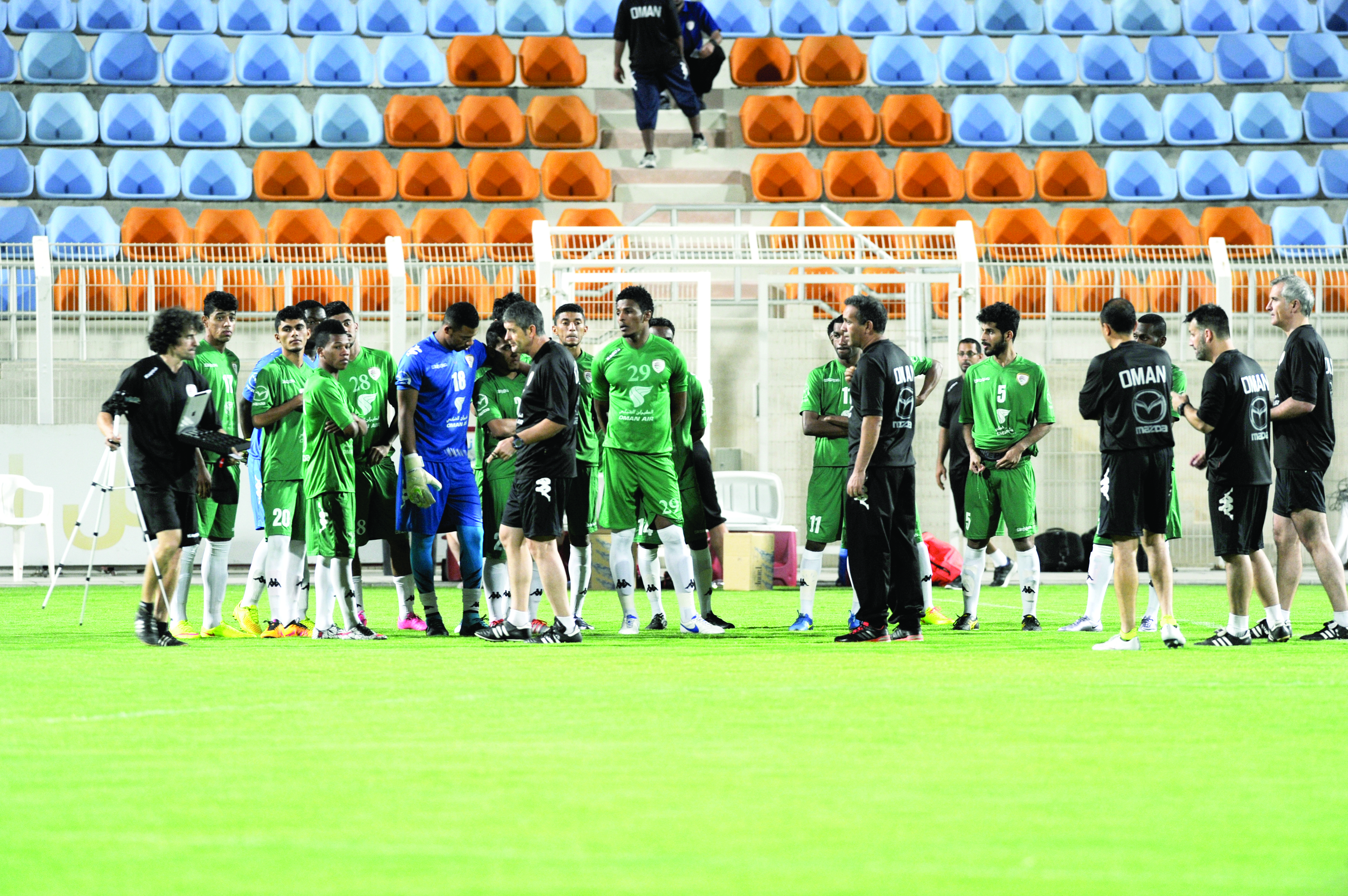 منتخبنا الوطني يستعد للمعسكر الداخلـي ولوبيـز يجهـز التشكيلـة