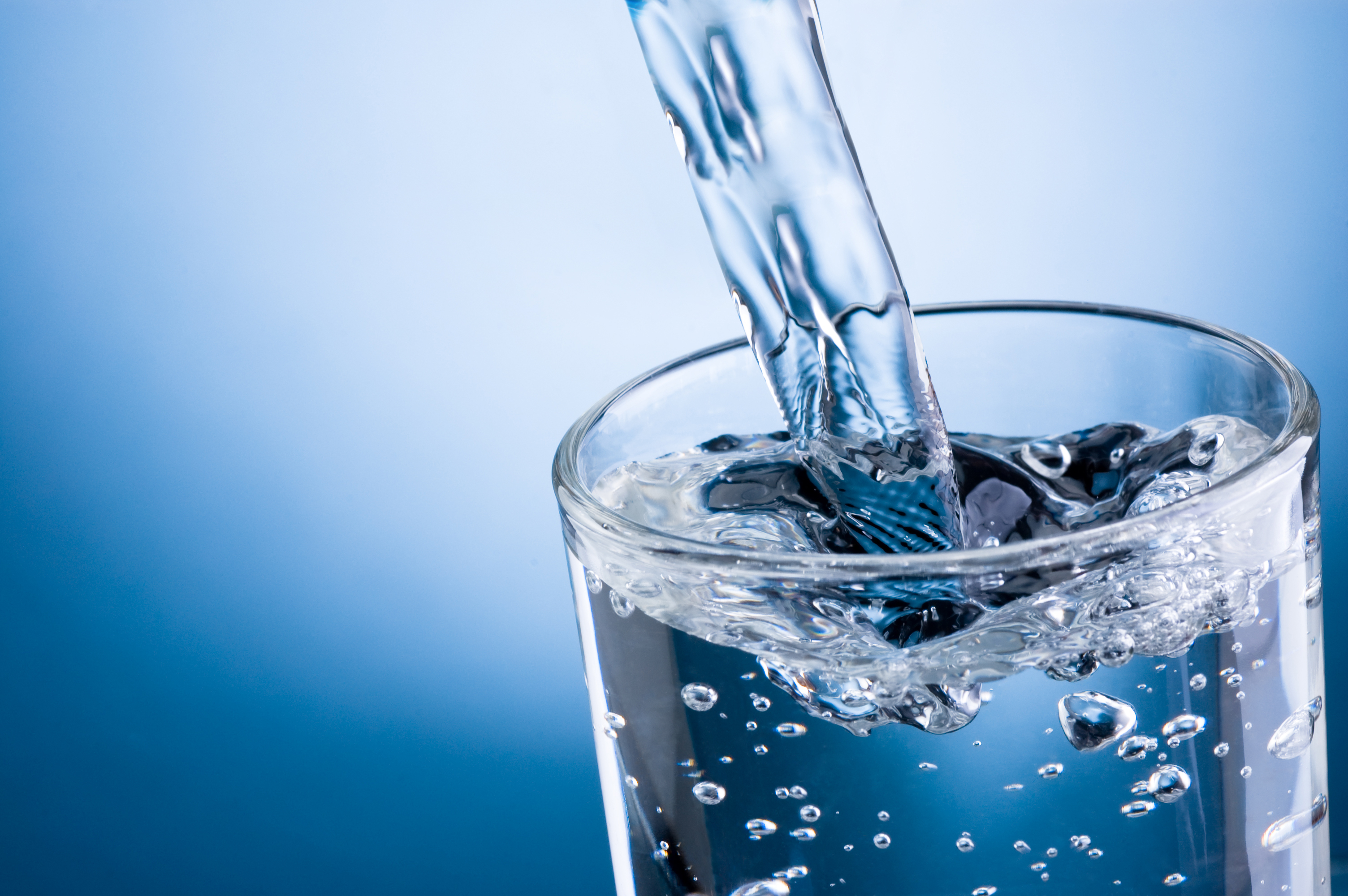 دراسة استرالية: شرب الماء من غير عطش يمكن أن يضر بصحة الإنسان