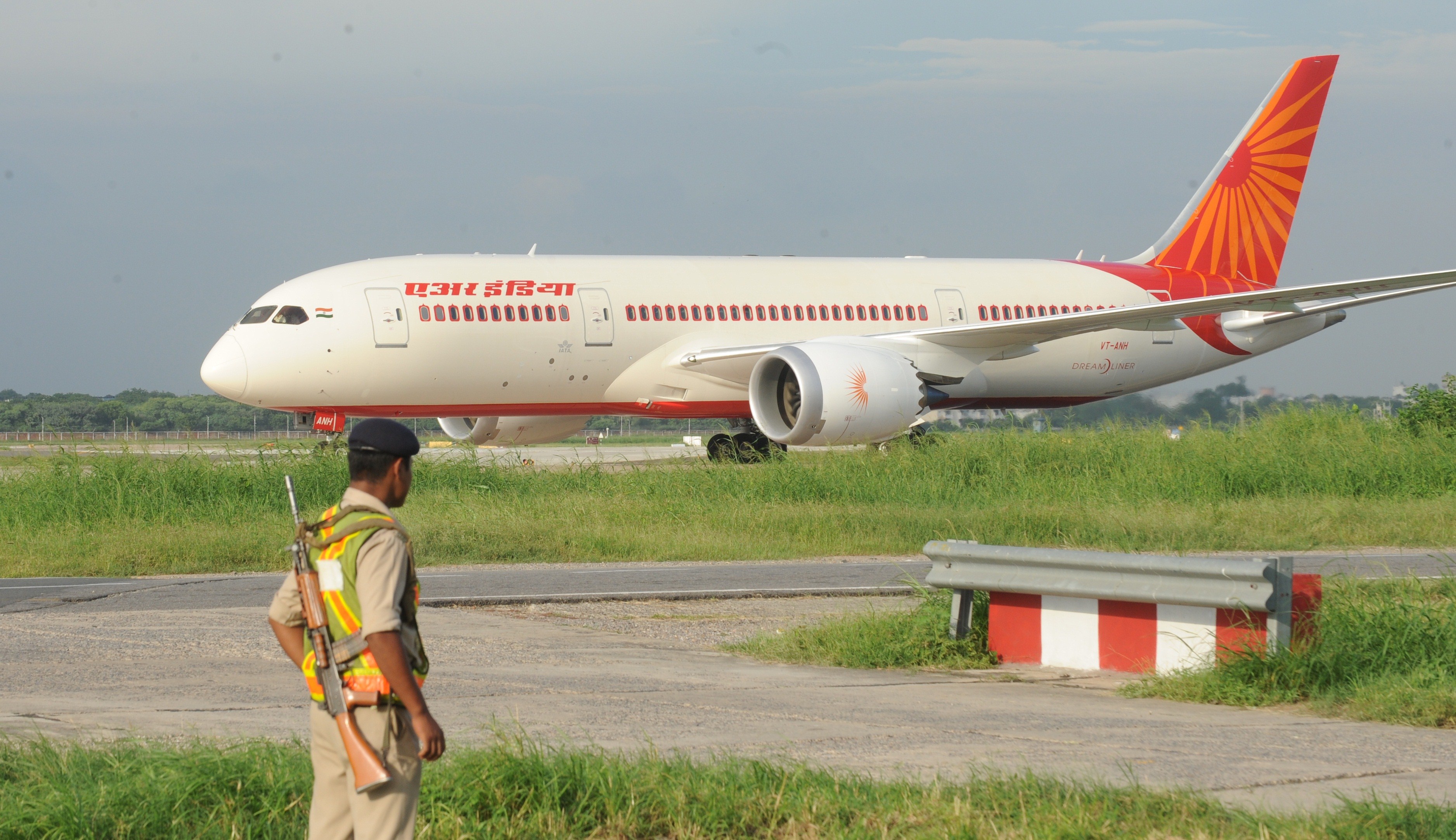 Air India plane from Vijayawada makes emergency landing at IGI