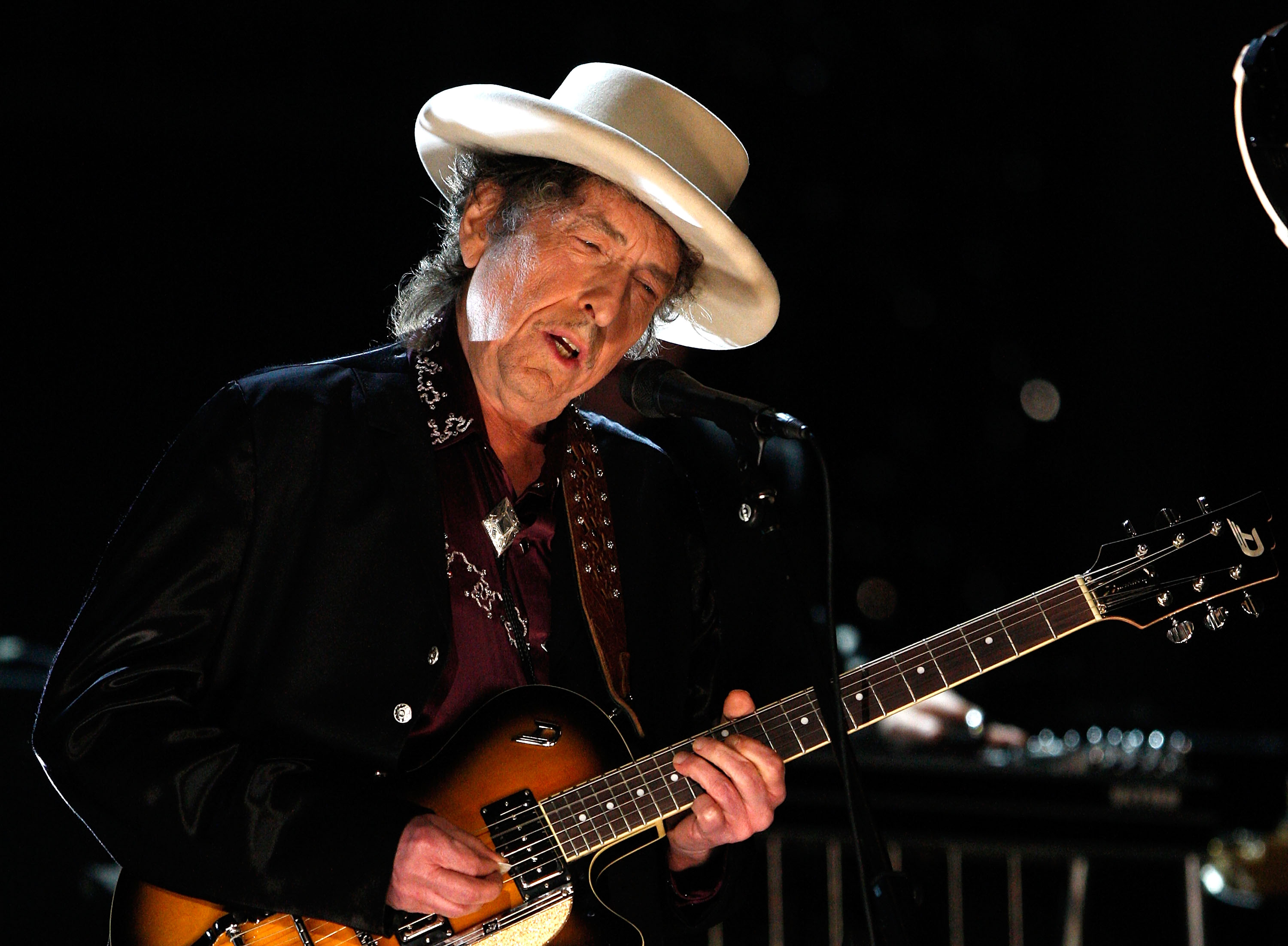 "Greatest living poet" Bob Dylan wins nobel literature prize
