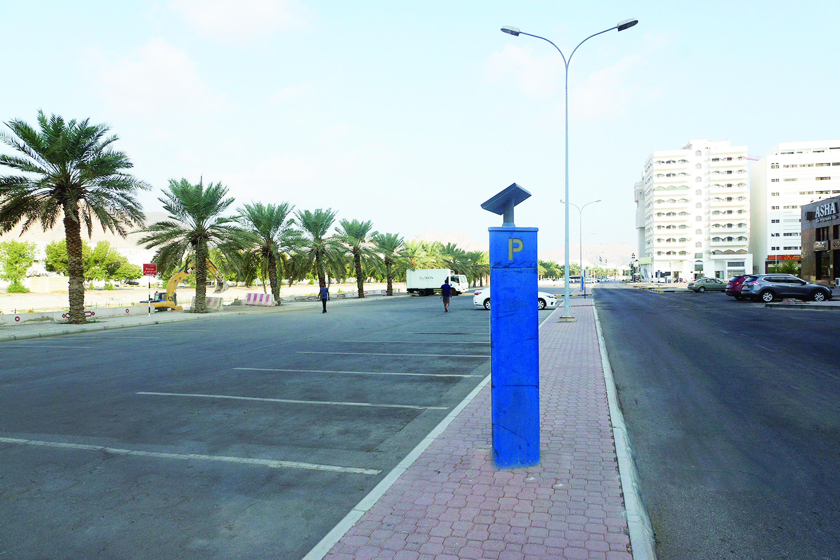 بلدية مسقط تغطي 9376 موقفا خاضعا للرسم الجديد