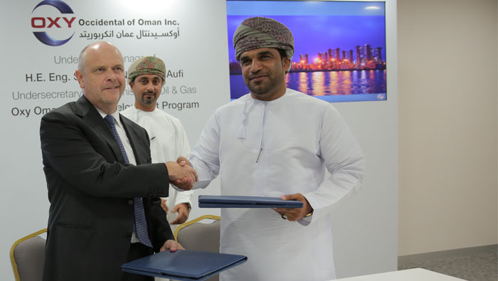 Oxy Oman signs support agreements with two small units