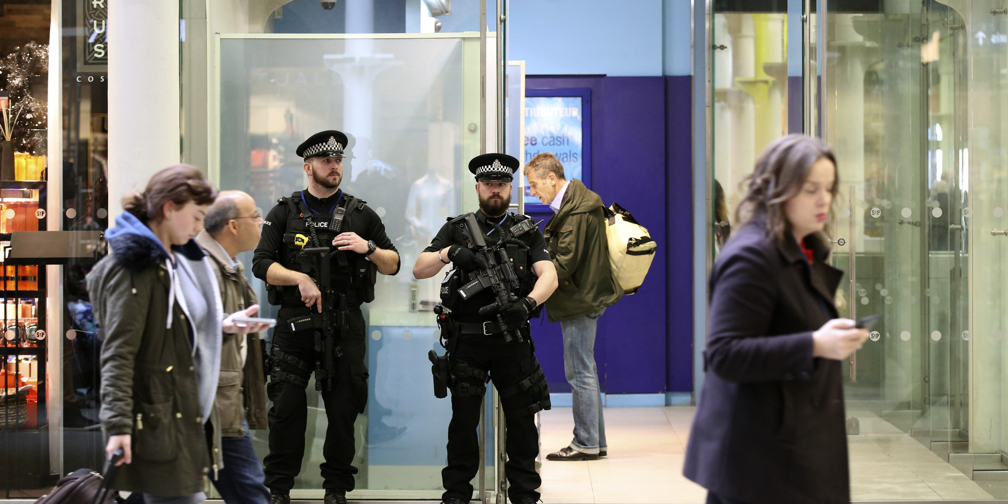 كاميرات على ملابس الشرطة البريطانية لتحقيق الشفافية