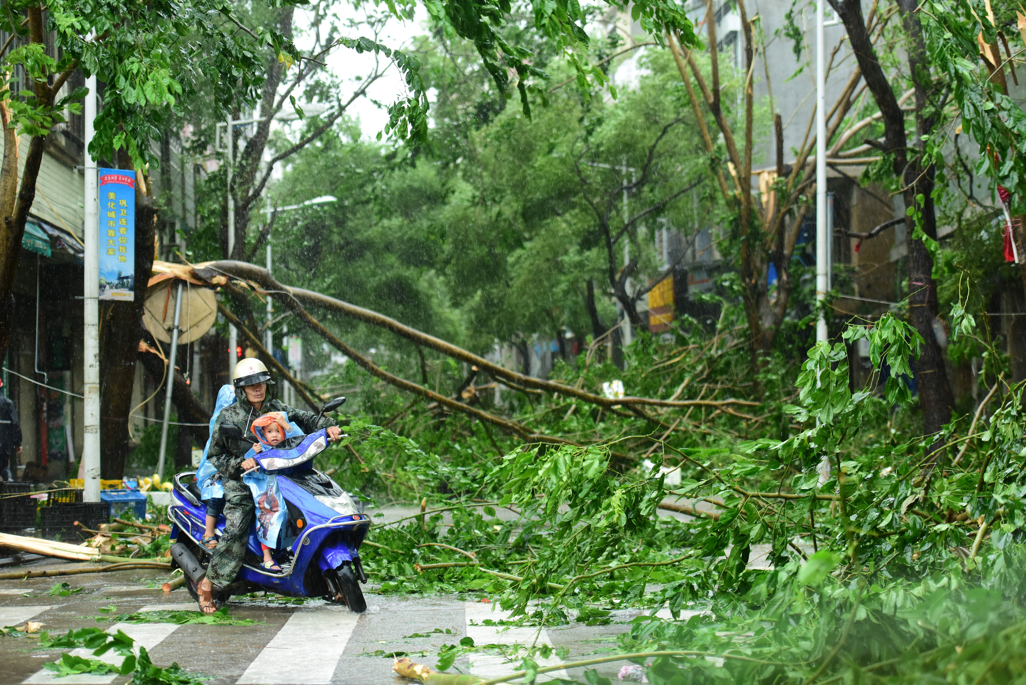 Typhoon Sarika hits China's Hainan province