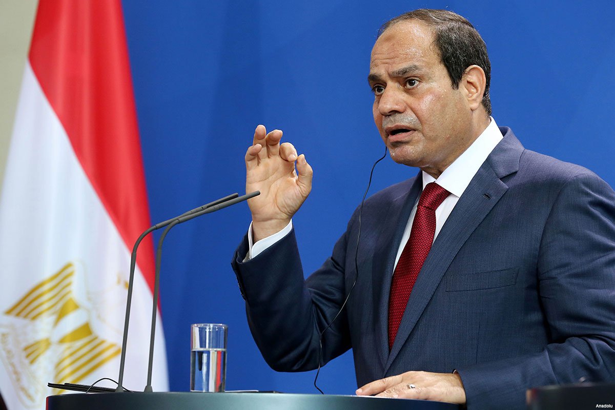 انباء عن وجود تقرير على مكتب الرئيس المصري يحذر من " الخطر"