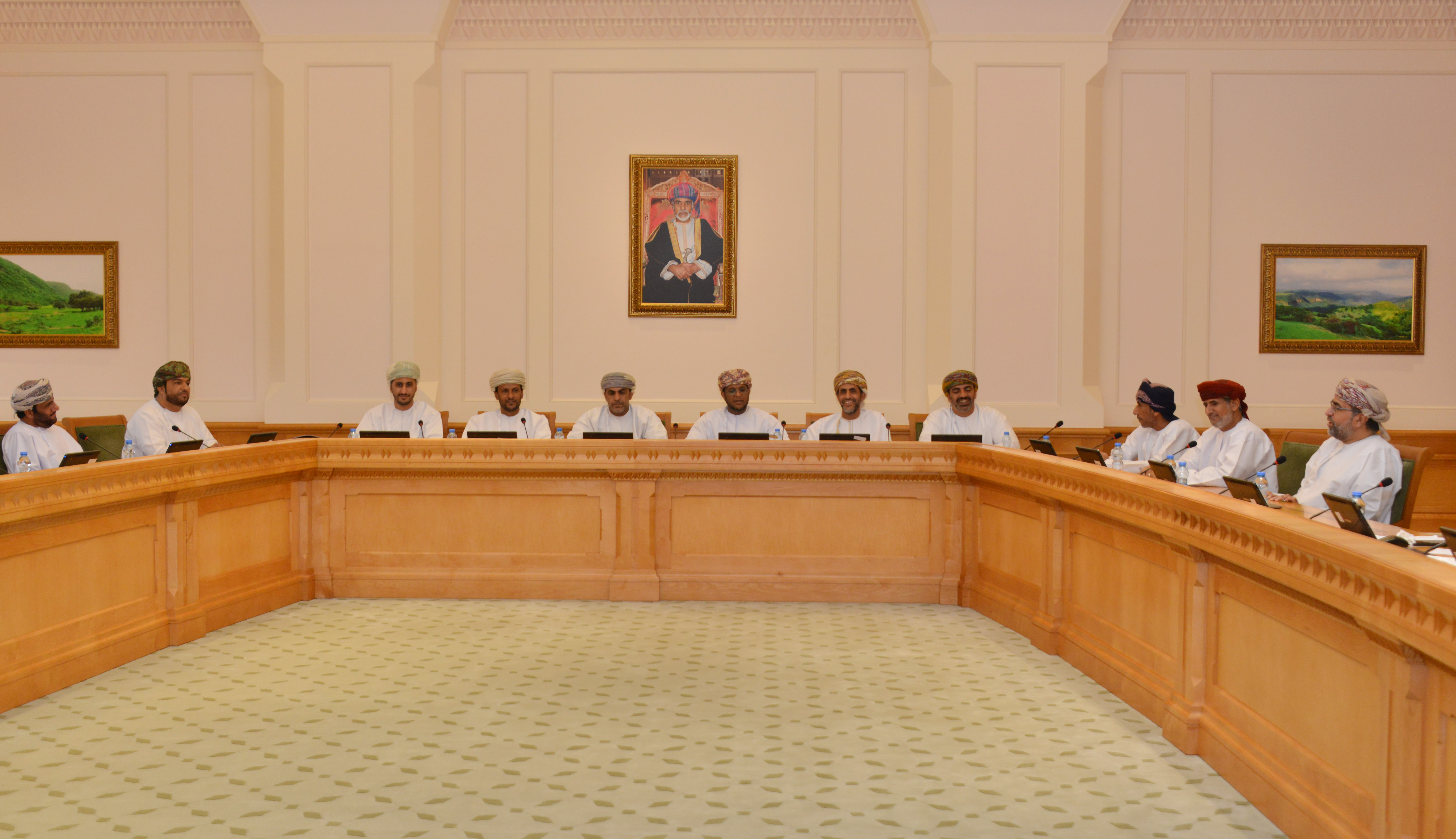 Oman Majlis panel discusses 2017 budget draft